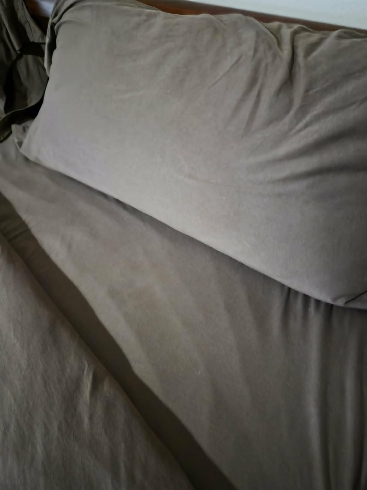 Amazon Basics 4-Piece Soft, Breathable 100% Cotton Jersey Knit Bed Sheet Set with Deep Pockets, Includes Flat and Fitted Sheets, Pillowcase, Queen, Oatmeal, Solid customer photo 1