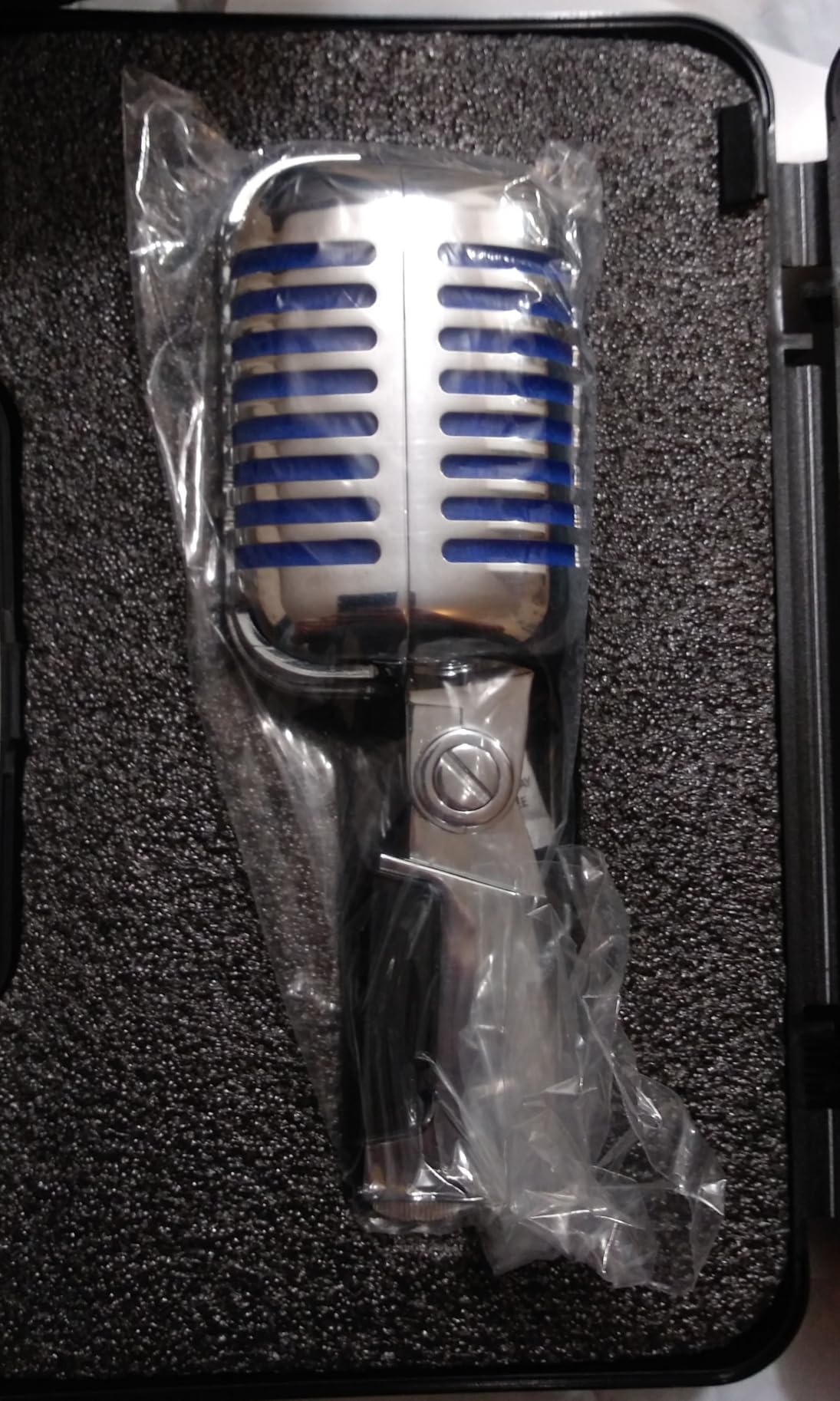 Monoprice Memphis Blue Classic Dynamic Microphone - Unidirectional, Retro-Style with Pop-Free On/Off Switch and Protective Case - Stage Right Series customer photo 2