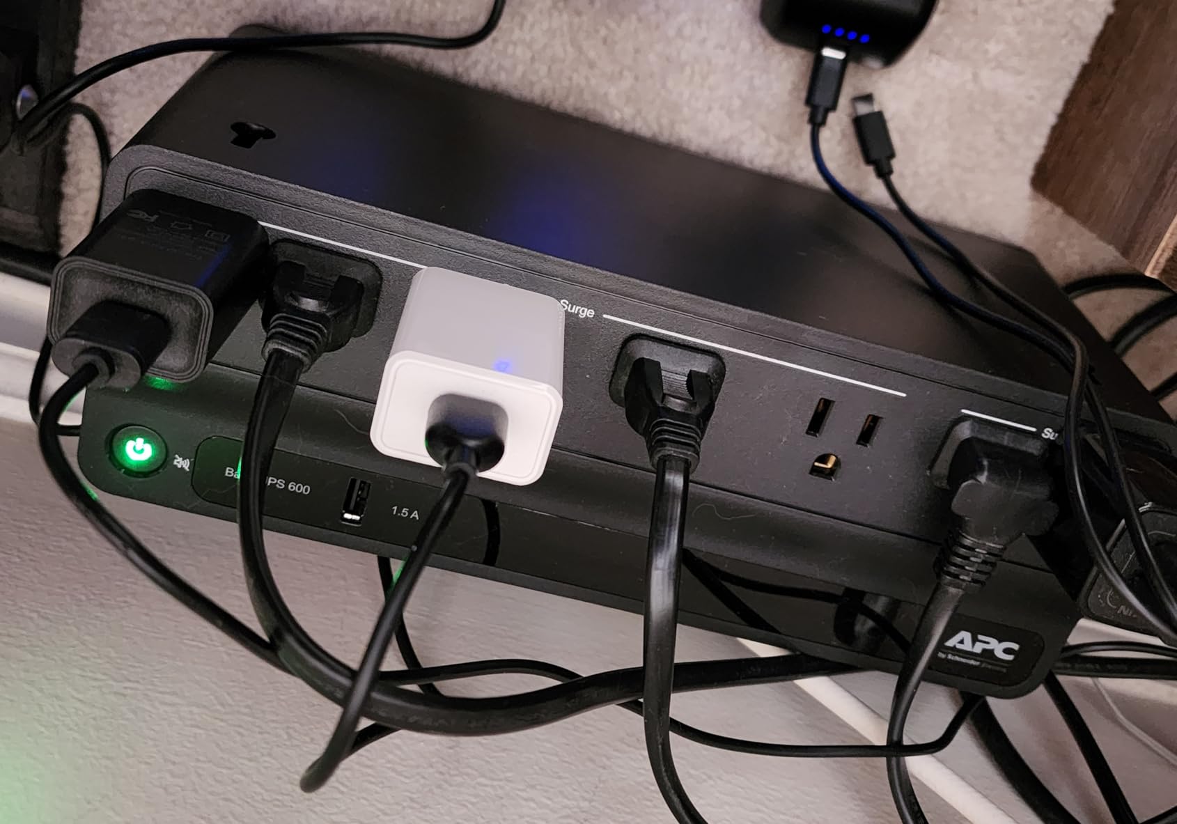 APC UPS 600VA / 330W UPS Battery Backup & Surge Protector, 7 Outlets (NEMA 5-15R), USB Charging Port, BE600M1 Uninterruptible Power Supply for Computers, Wi-Fi Routers, and Home Office Electronics customer photo 2