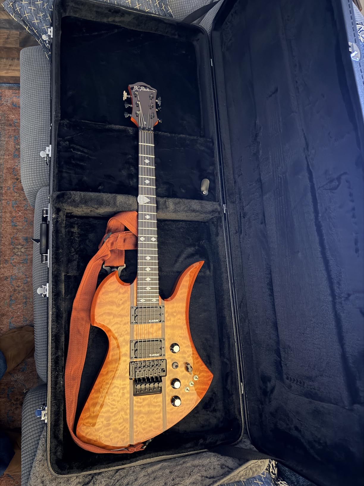 Gator Cases Traditional Series Hard-Shell Wood Case for Extreme-Shape Electric Guitar Bodies, Fits Flying V, Explorer, Warlock, and More, up to 47.5