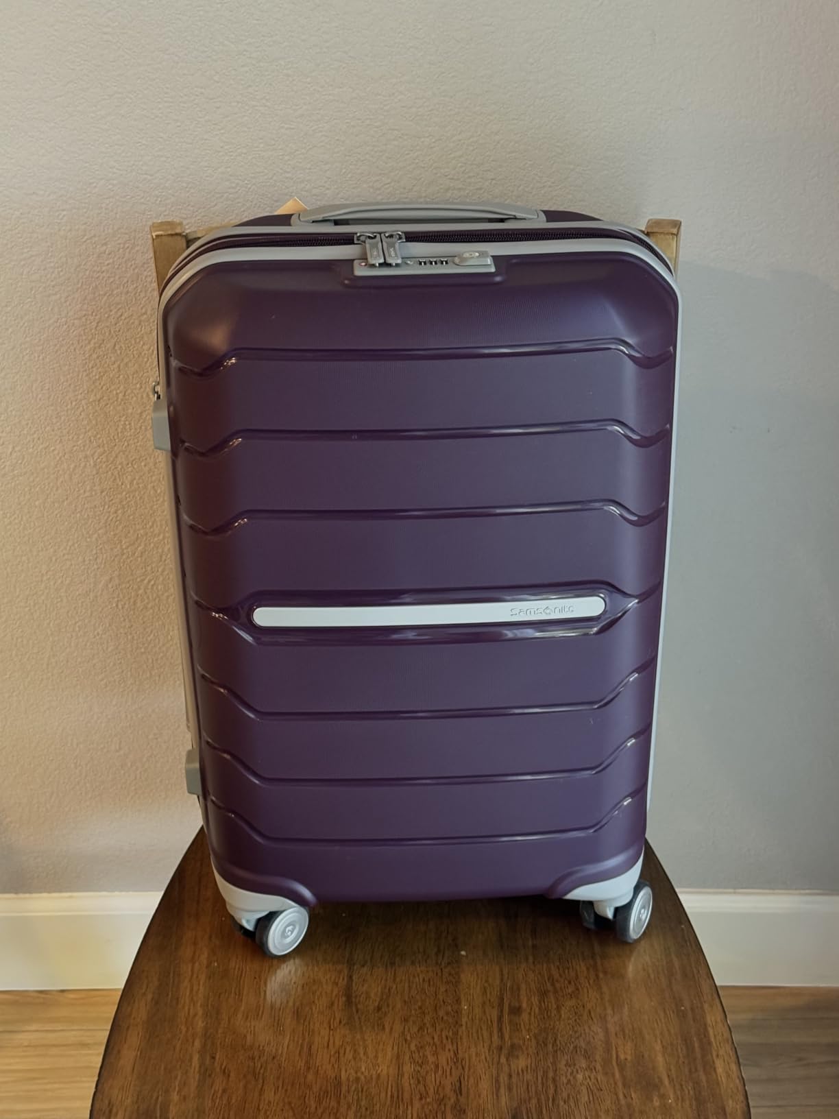 Samsonite Freeform Hardside Carry-On Luggage with Spinner Wheels - Hardshell Suitcase - TSA, Airline-Approved - Expandable Hard Shell, Smooth Rolling Wheels for Lightweight Travel - Black customer photo 2