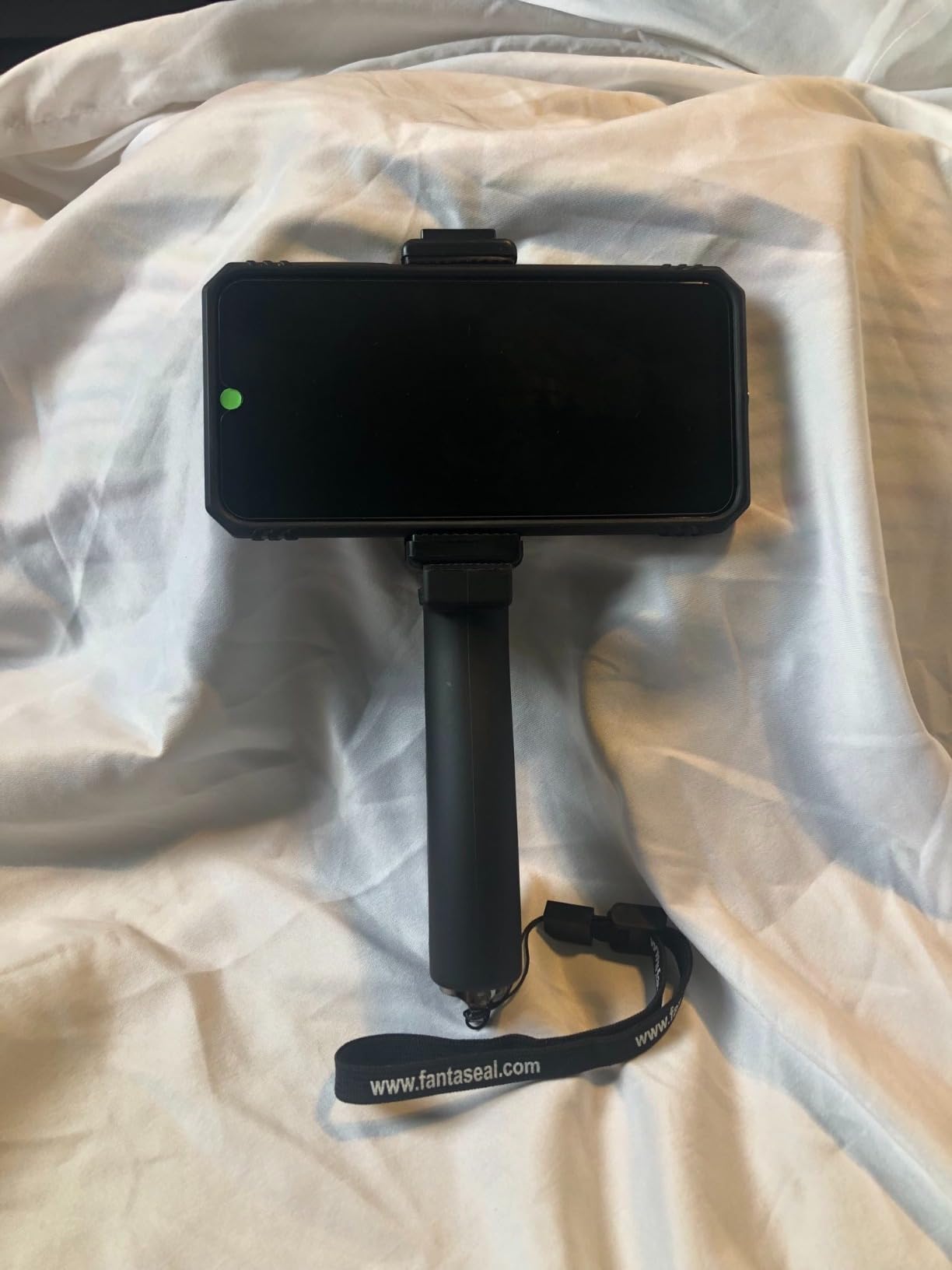 Universal Ergonomic Anti-Fall Mobile Phone Smartphone Handle Stabilizer Mount Rig Portable Selfie Stick Tripod Handheld Vlogging Monopod for 60-85mm Wide iPhone Samsung Android customer photo 1