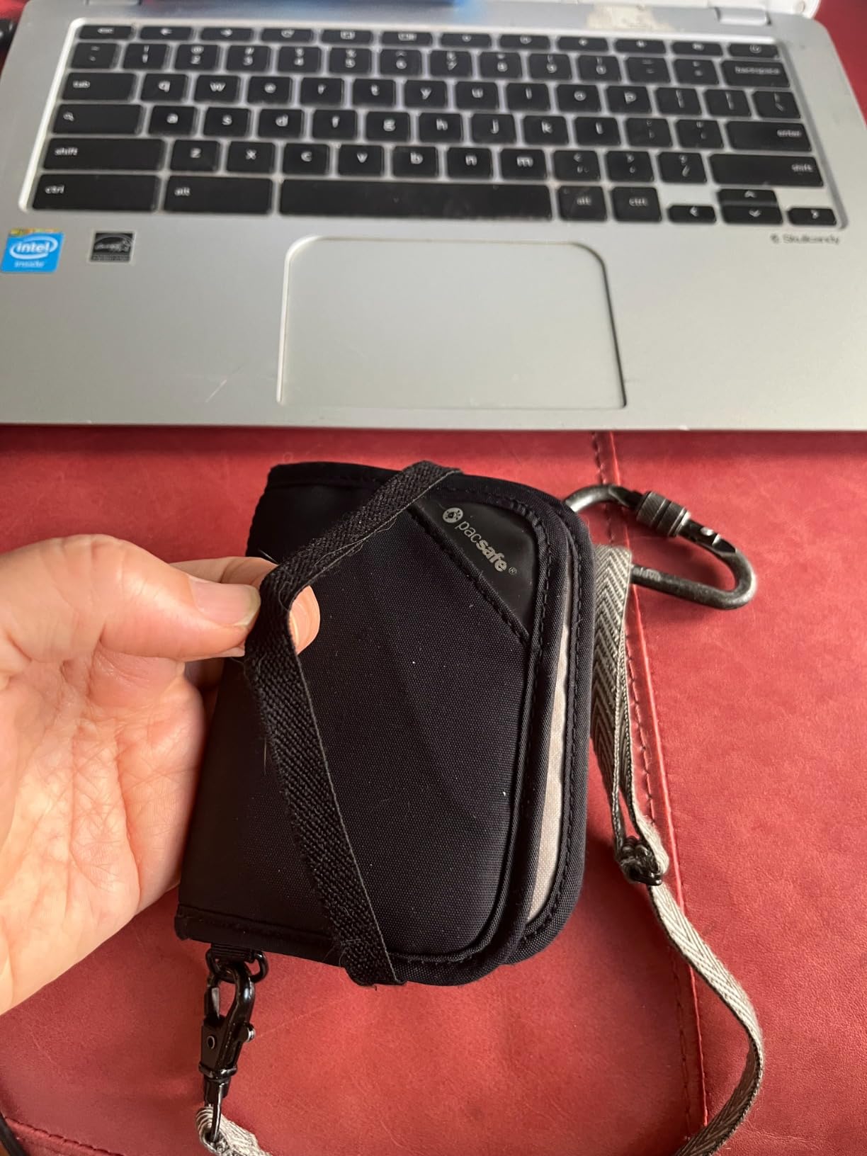 Pacsafe Rfidsafe V50 Anti-theft Blocking Compact Travel Wallet, Black customer photo 1