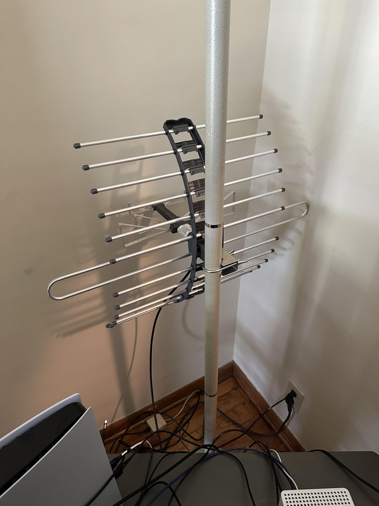 GE Outdoor HD Digital TV Antenna, Long Range Smart TV Antenna, Supports 4K 1080P HD Smart TV VHF UHF, J Mount Included for Attic or Outdoor, Weather Resistant, 29884 customer photo 1