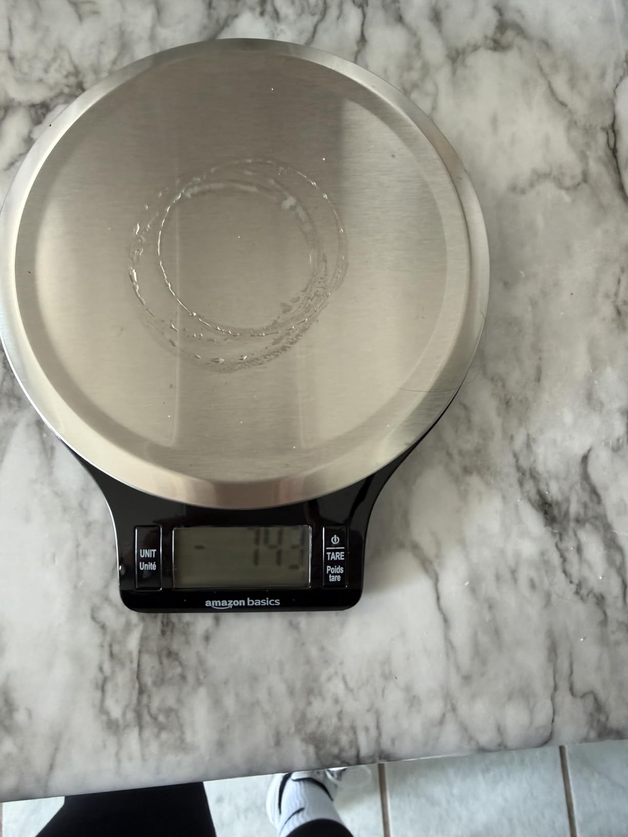 Amazon Basics Digital Kitchen Scale with LCD Display, Tare Function, Multiple Units, Weighs up to 11 Pounds, Batteries Included, Black and Stainless Steel customer photo 2