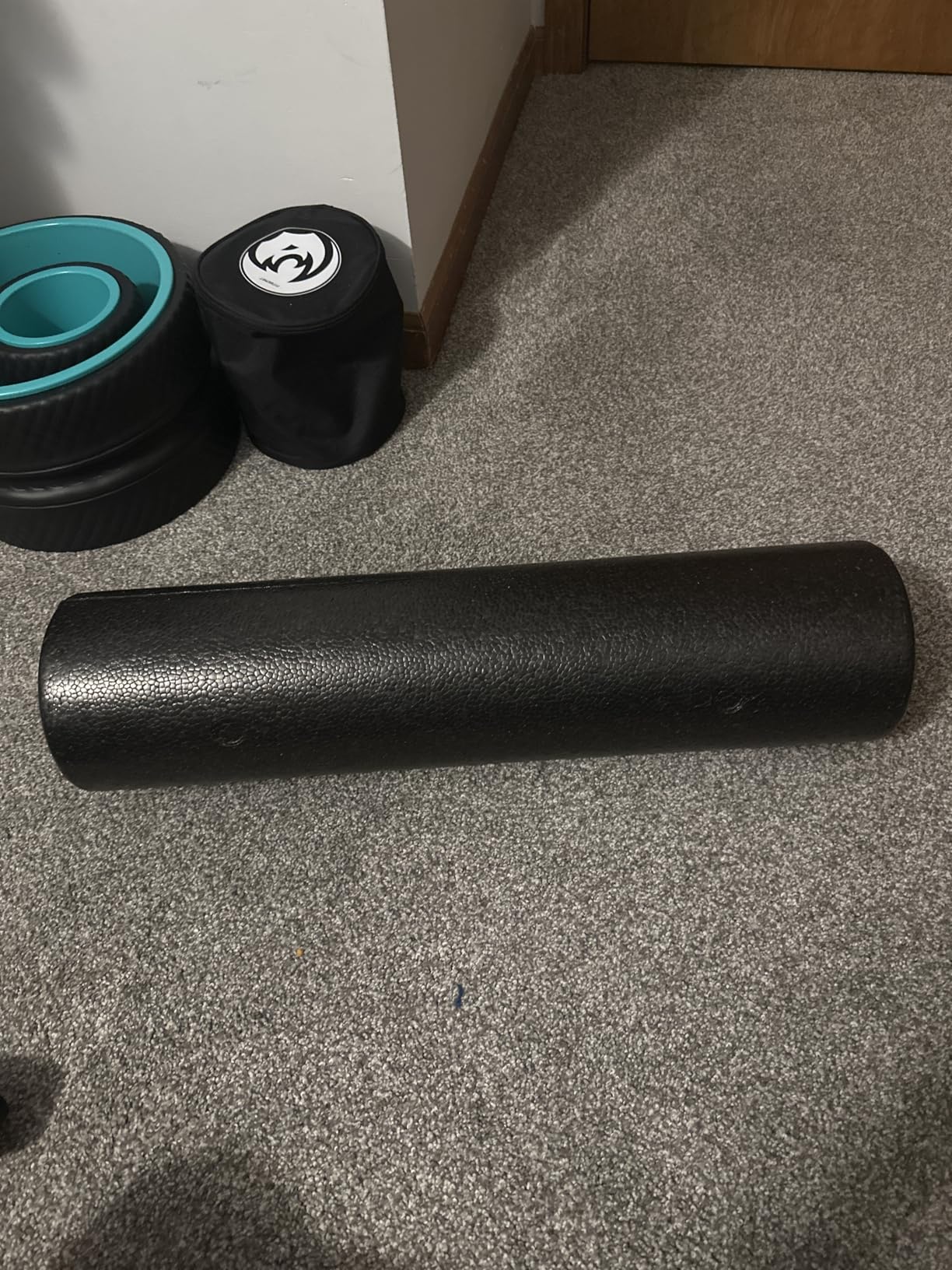 Amazon Basics High Density Foam Roller for Exercise and Recovery, 24 Inches, Black customer photo 1