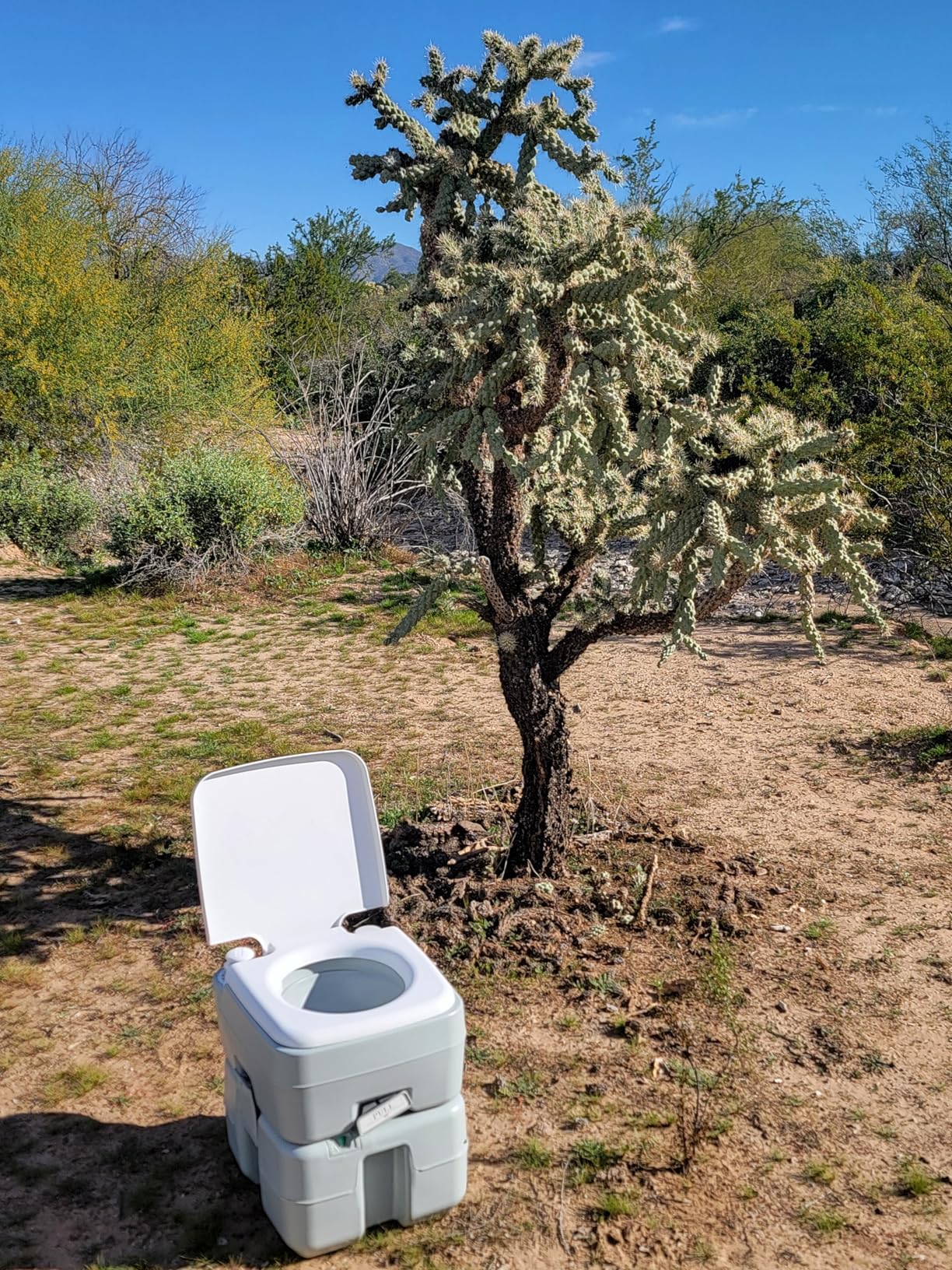 SereneLife 5.2 Gal Portable Camping Toilet For Adults, 100+ Flushes, Porta Potty Camp Toilet with Detachable Waste Tank, Level Indicator, Carry Bag, Suitable for Camping, Hiking, and Boating customer photo 1