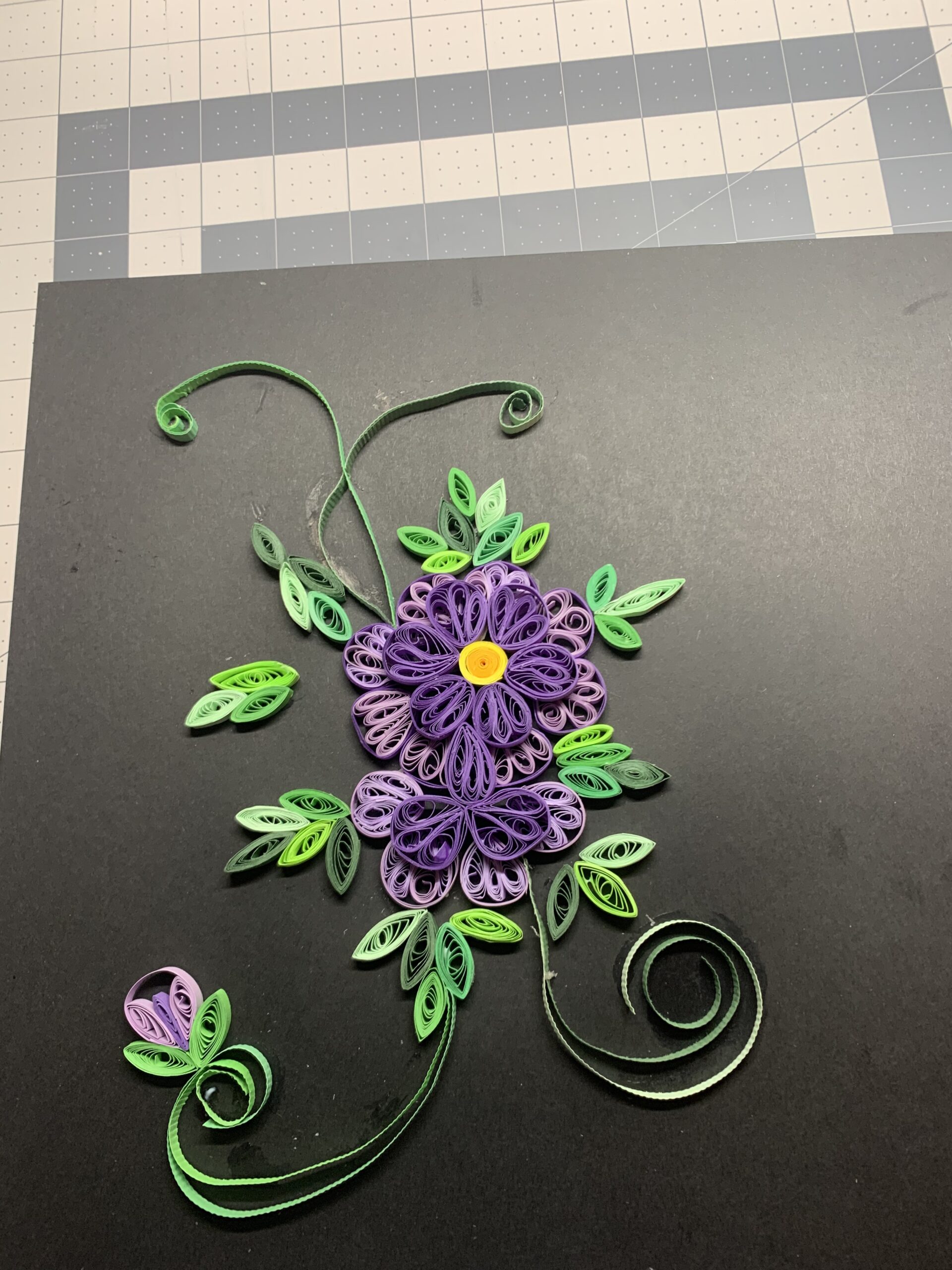 YURROAD Paper Quilling Kit for Starter, Width 5mm 900 Strips in 36 Colors, Complete Quilling Beginners Set with Tools, Board, Mould & 10 Project Designs for Cards, Flowers & DIY Art customer photo 1