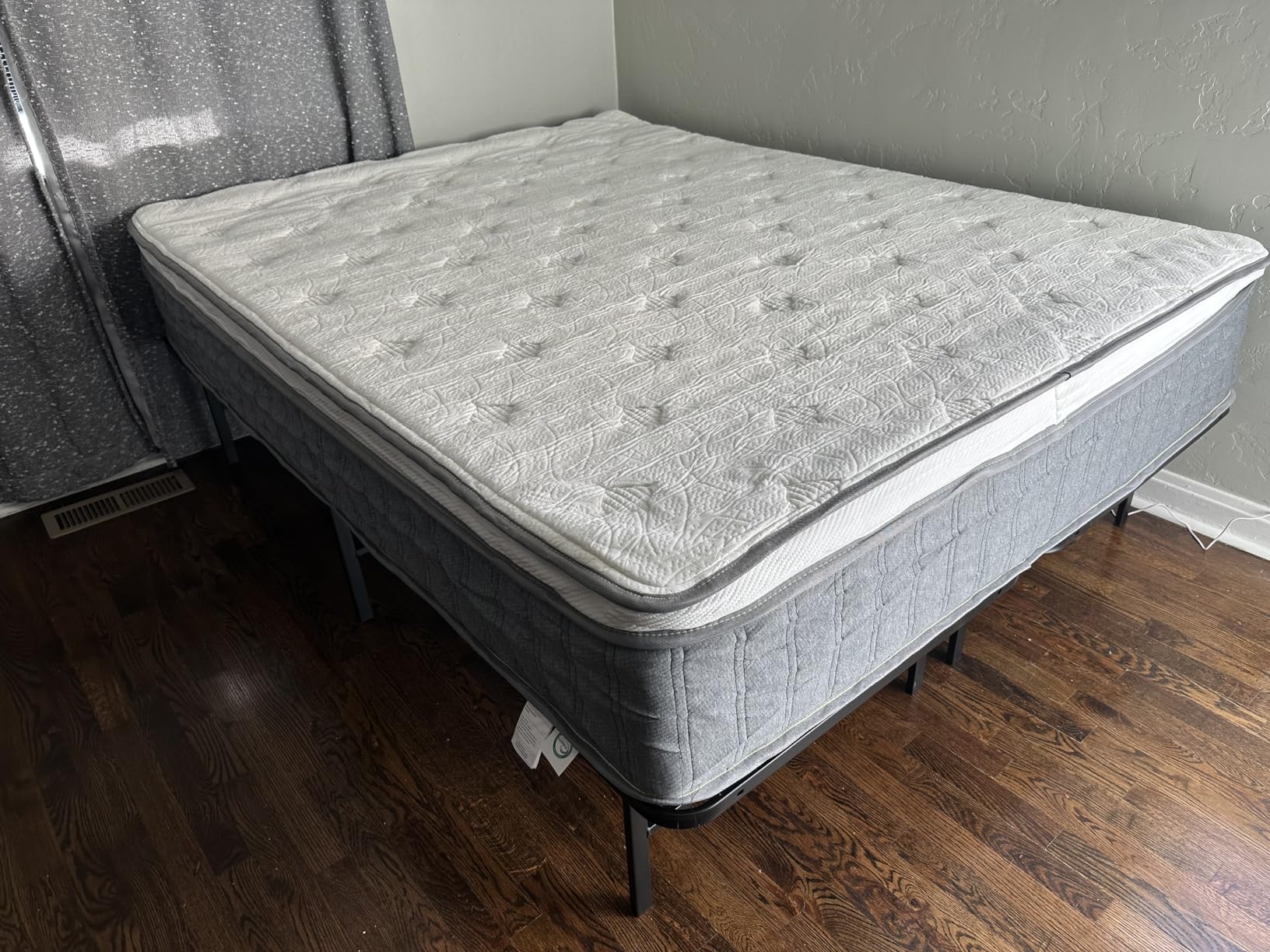 Amazon Basics Bed Frame with Ample Underbed Storage, Foldable Metal Platform, Sturdy Steel, No Box Spring Needed, 14 inches High, Noise-Free Support, Easy Assembly Tool-Free Setup, Full Size, Black customer photo 1