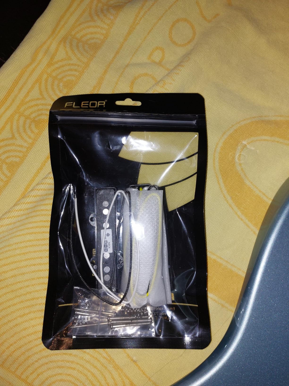 FLEOR Alnico 5 J Bass Pickups Neck and Bridge Pickup Set customer photo 2