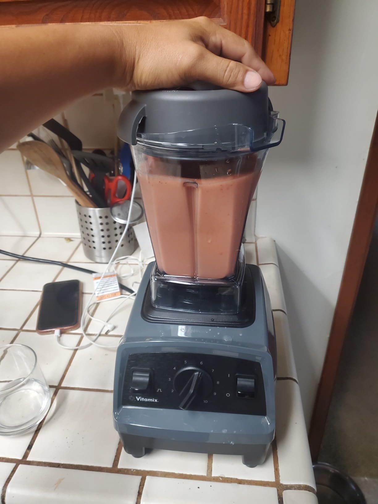 Vitamix E310 Explorian Blender, Professional-Grade, Self-Cleaning 48 oz. Container, Black customer photo 1