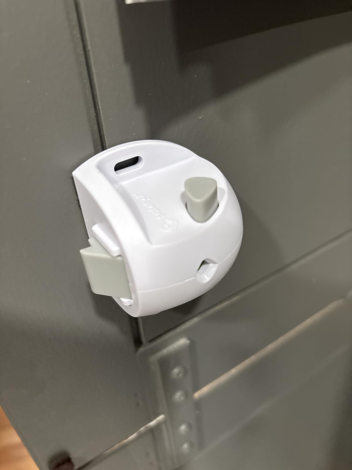 Safety 1st Adhesive Magnetic Lock System, 4 Locks And 1 Key customer photo 1