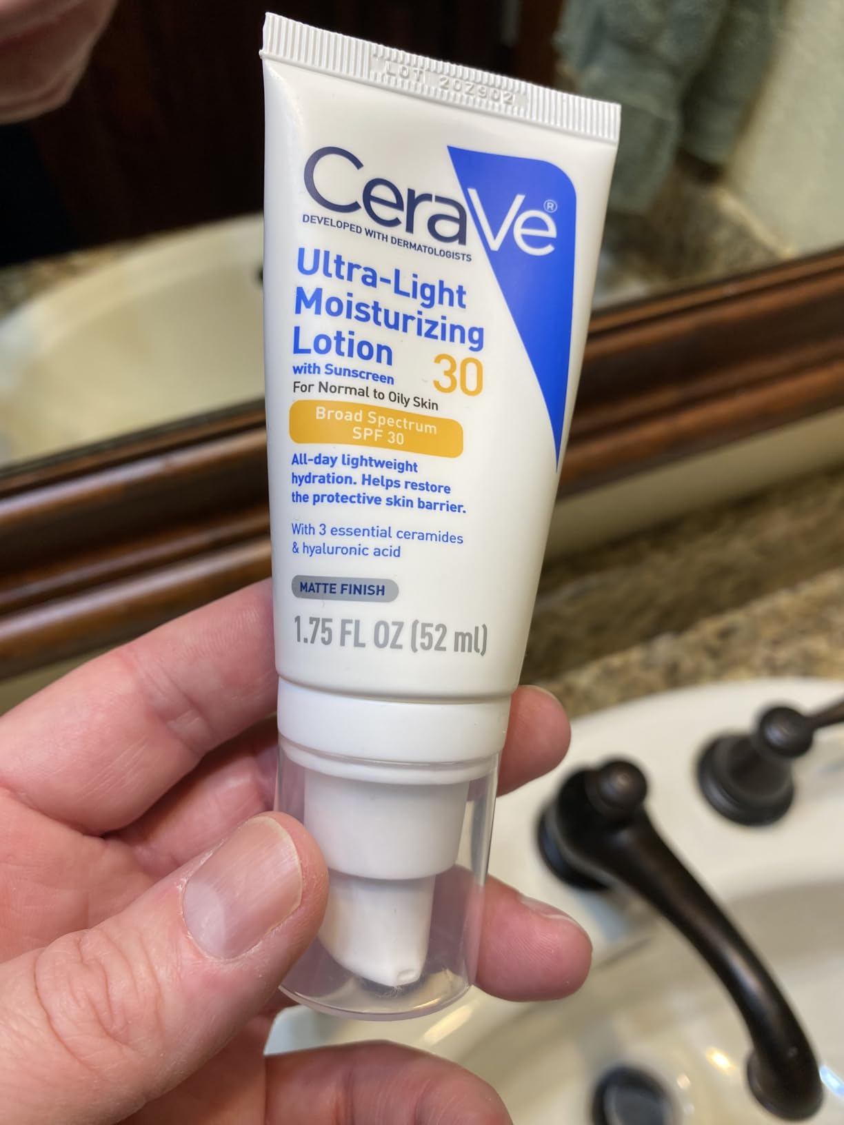 CeraVe Ultra-Light Moisturizing Lotion With SPF 30, Daily Face Moisturizer with SPF, Formulated with Hyaluronic Acid & Ceramides, Broad Spectrum SPF, Oil Free, Matte Finish, 1.7 Ounce customer photo 1