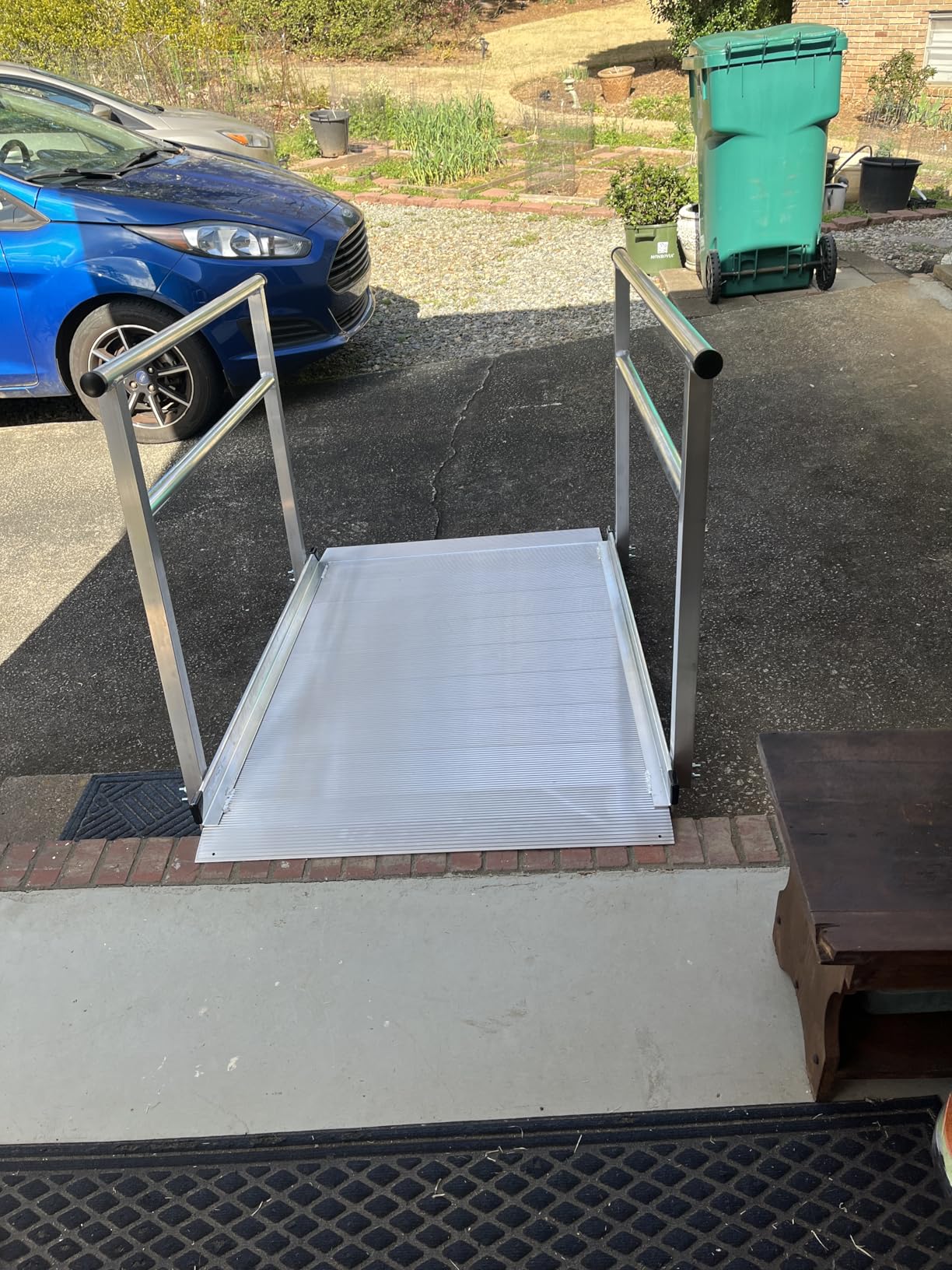 5' Wheelchair Ramp for Home Steps, 850 lb Capacity, Handrails, Non-Slip, Entry Access for Mobility Scooters, Power Chairs, 36