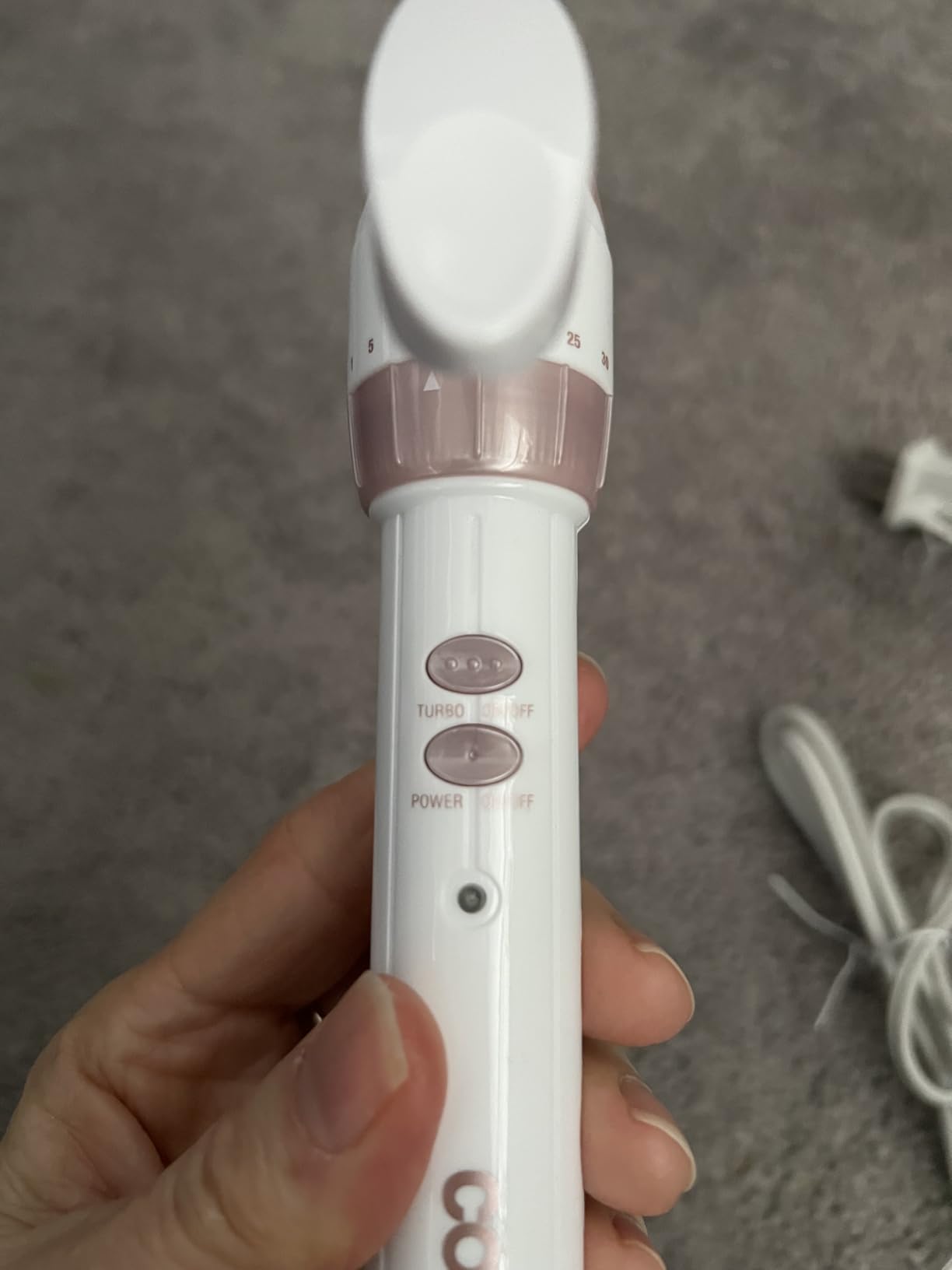 Conair Double Ceramic 1-Inch Curling Iron, 1-Inch Barrel Creates Classic Curls, Hair Curler for Use on Short, Medium, & Long Hair, White/Rose Gold customer photo 2