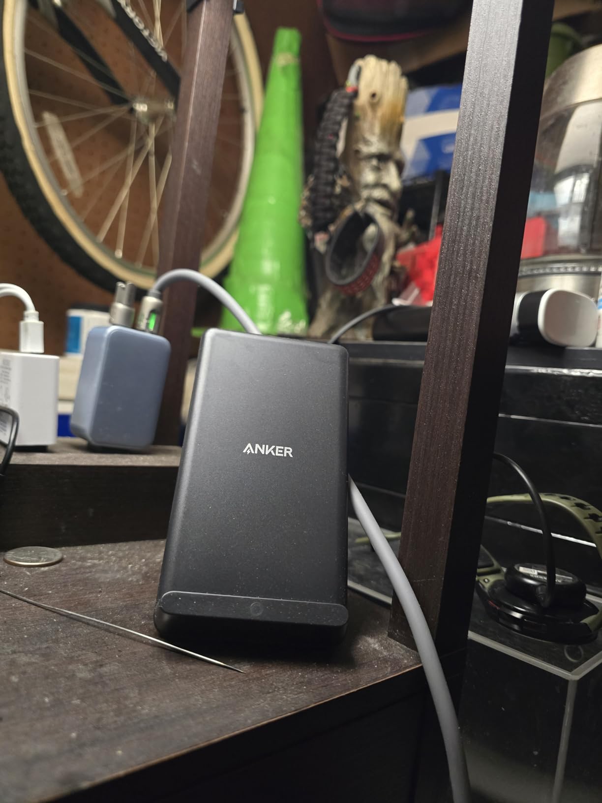 Anker 313 Wireless Charger (Stand), Qi-Certified for iPhone 15/14/13/12/11/X/8, 10W Max for Galaxy S23/S22/S21, Micro-USB customer photo 1