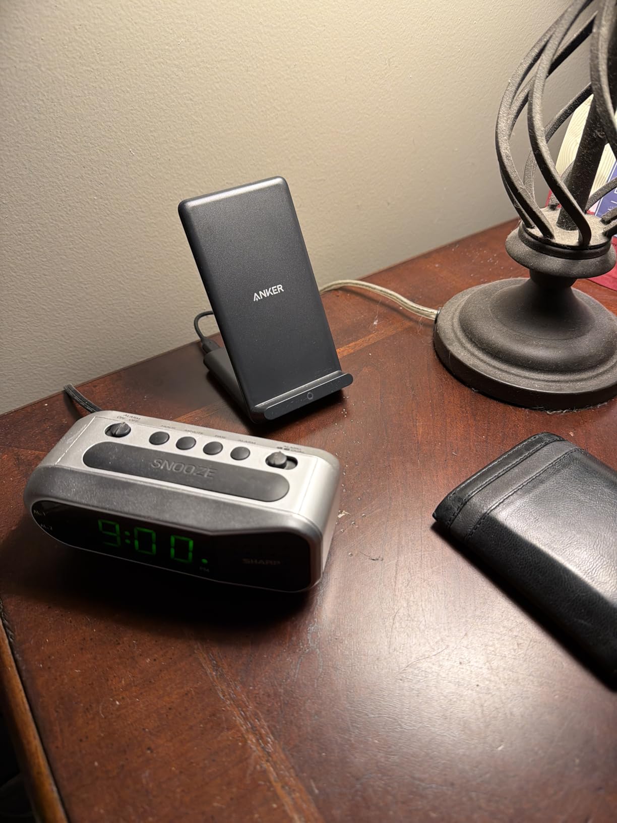Anker 313 Wireless Charger (Stand), Qi-Certified for iPhone 15/14/13/12/11/X/8, 10W Max for Galaxy S23/S22/S21, Micro-USB customer photo 2