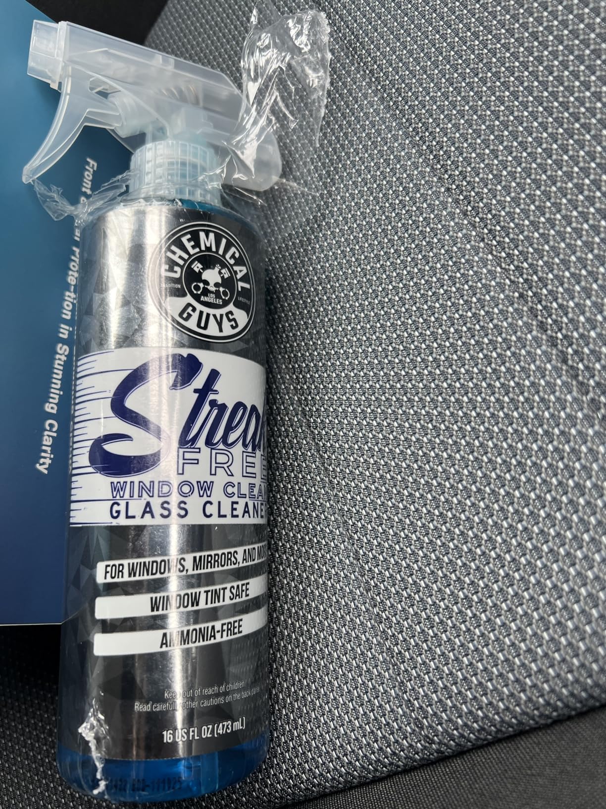 Chemical Guys Streak Free Glass and Window Cleaner - Works on Glass, Windows, Mirrors, and Screens, Ammonia-Free and Safe on Tinted Windows, for Cars, Trucks, SUVs, and Home Use - 16 oz customer photo 1