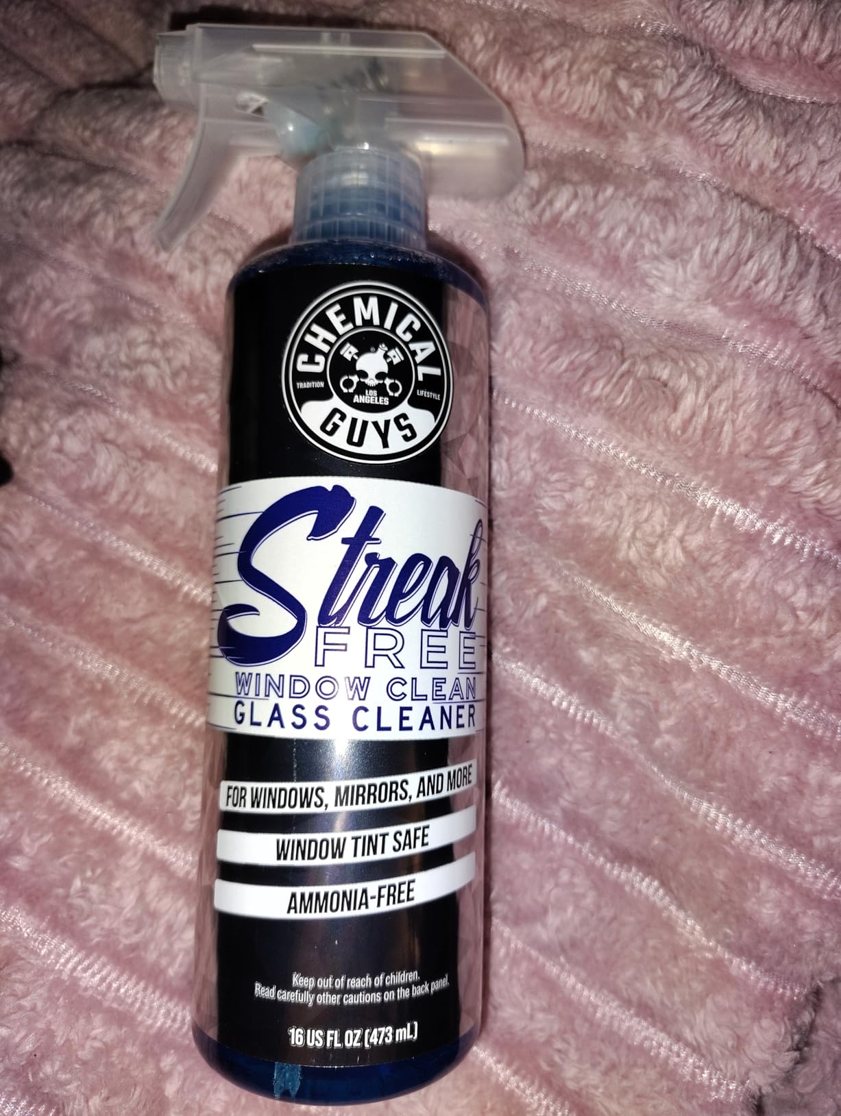 Chemical Guys Streak Free Glass and Window Cleaner - Works on Glass, Windows, Mirrors, and Screens, Ammonia-Free and Safe on Tinted Windows, for Cars, Trucks, SUVs, and Home Use - 16 oz customer photo 2