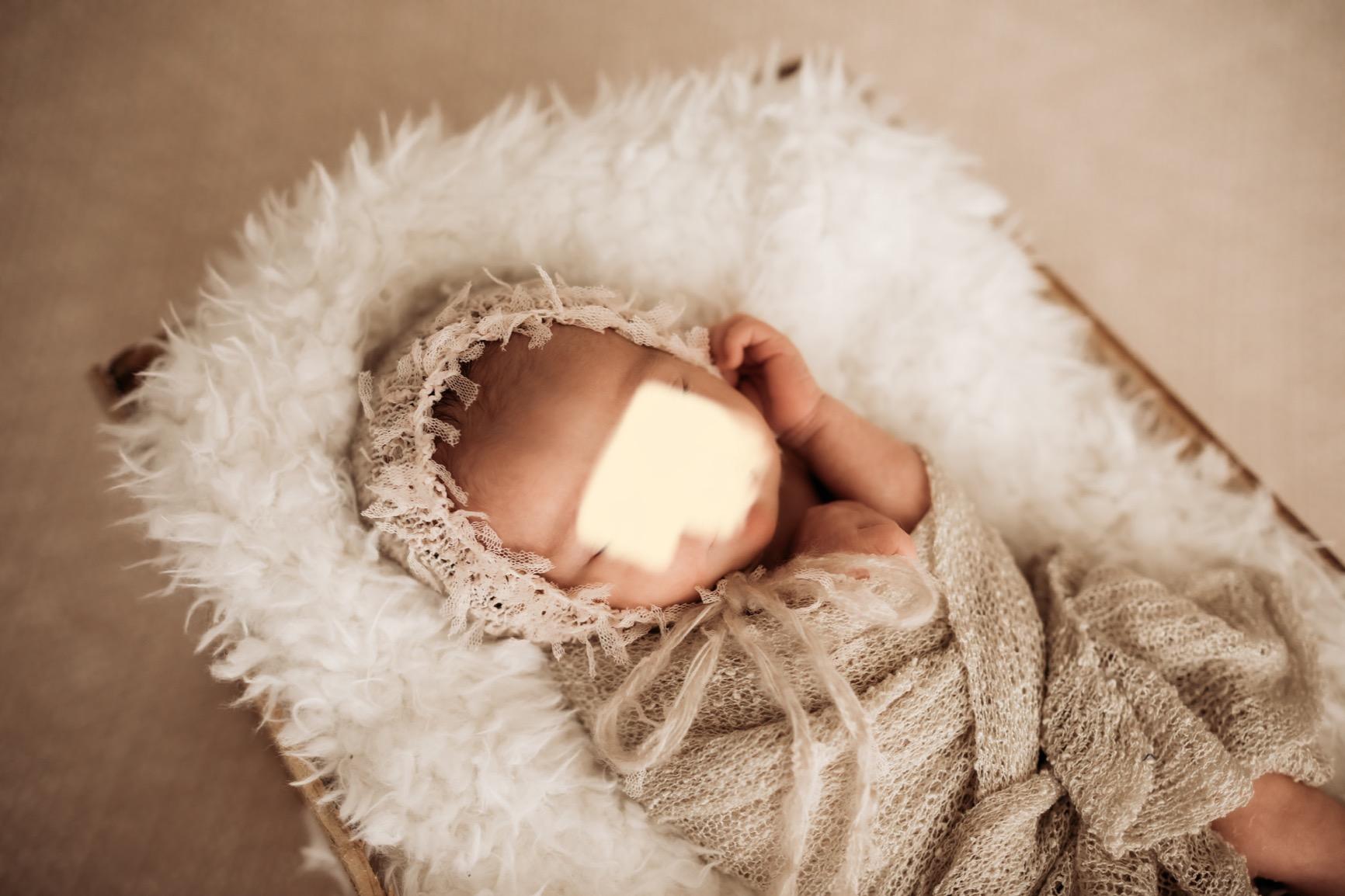 Zeroest Baby Photography Props Luxurious Hat Photo Shoot Outfits Newborn Girl Crochet Infant Knitted Hats (Beige) customer photo 2