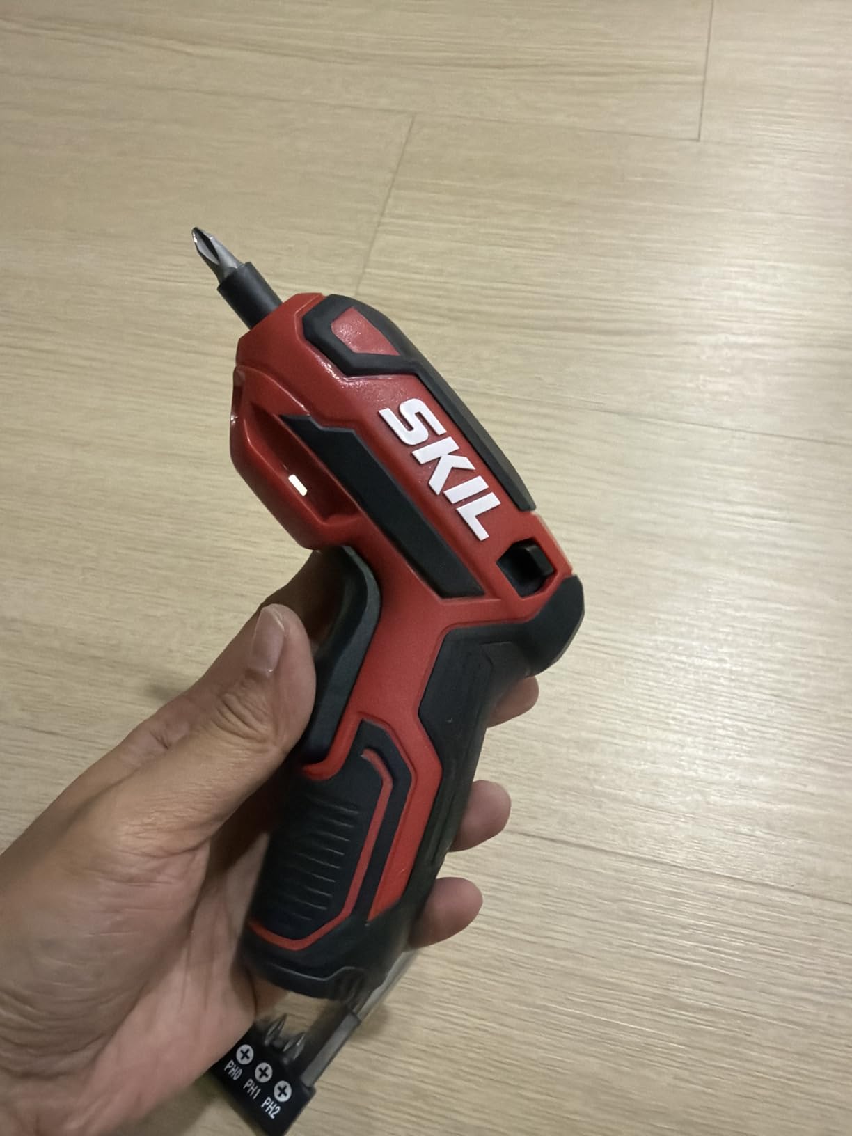 SKIL Rechargeable 4V Cordless Screwdriver Includes 9pcs Bit, 1pc Bit Holder, USB Charging Cable - SD561801 customer photo 2