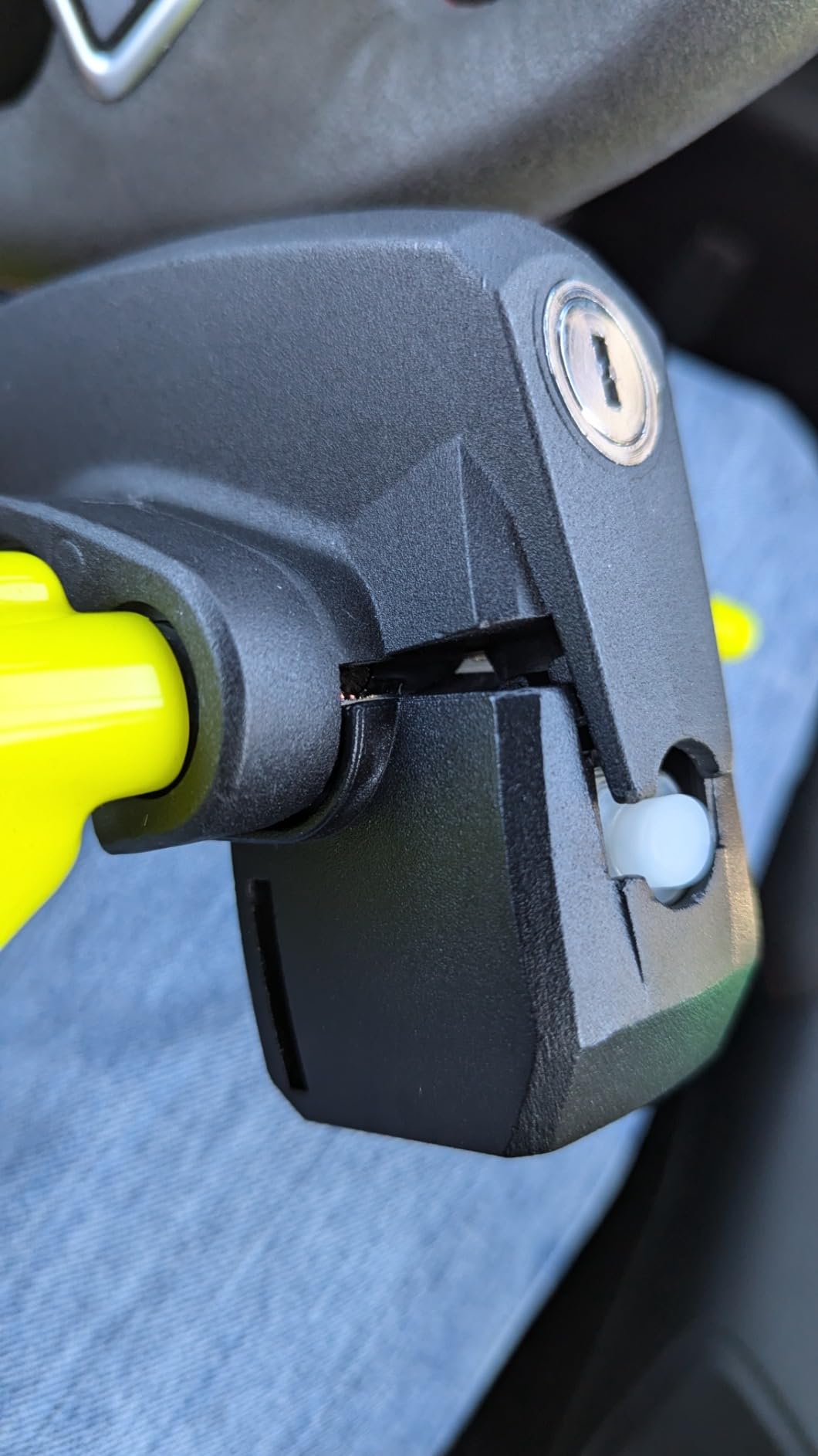 ARTAGO 870 High-End Steering Wheel Lock 2in1 | Smart Alarm, 120dB, Theft Attempt Warning, Night LED Alert | More Secure & Deterrent Around a Spoke, Best Anti-Theft Device for Car SUV Pickup-Truck Van customer photo 1