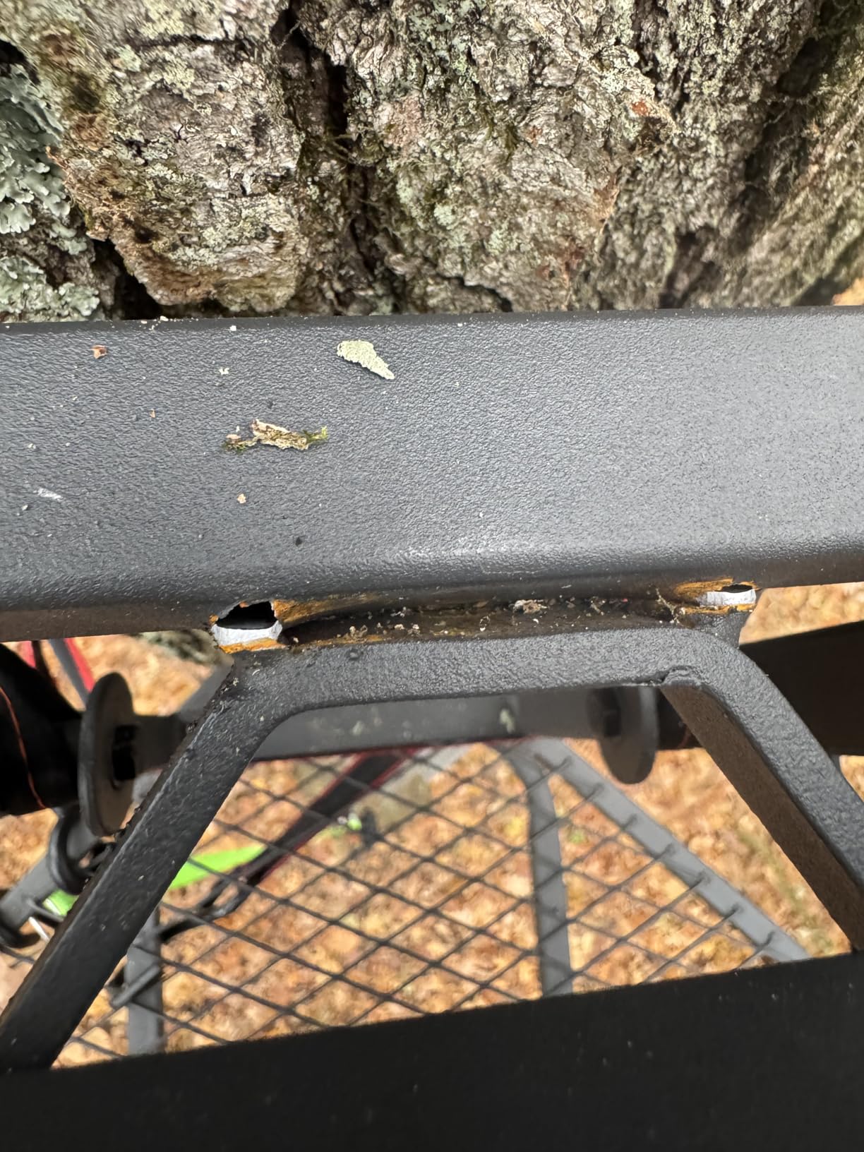 Big Game Captain XC Hang-On Treestand with Flip-Back Flex-Tek Seat, Lightweight Steel Construction, 300 lbs Weight Rating customer photo 2
