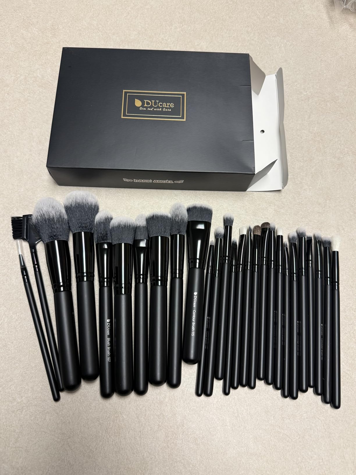 DUcare Professional Makeup Brushes Set 27Pcs Makeup Brush Set Premium Synthetic Kabuki Foundation Blending Face Powder Blush Concealers Eye Shadows Brushes customer photo 1
