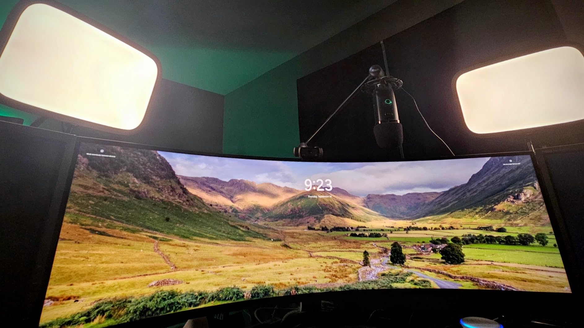 Elgato Key Light - Professional 2800 lumens Studio Light with desk clamp for Streaming, Recording and Video Conferencing, Temperature and Brightness app-adjustable on Mac, PC, iOS, Android customer photo 1