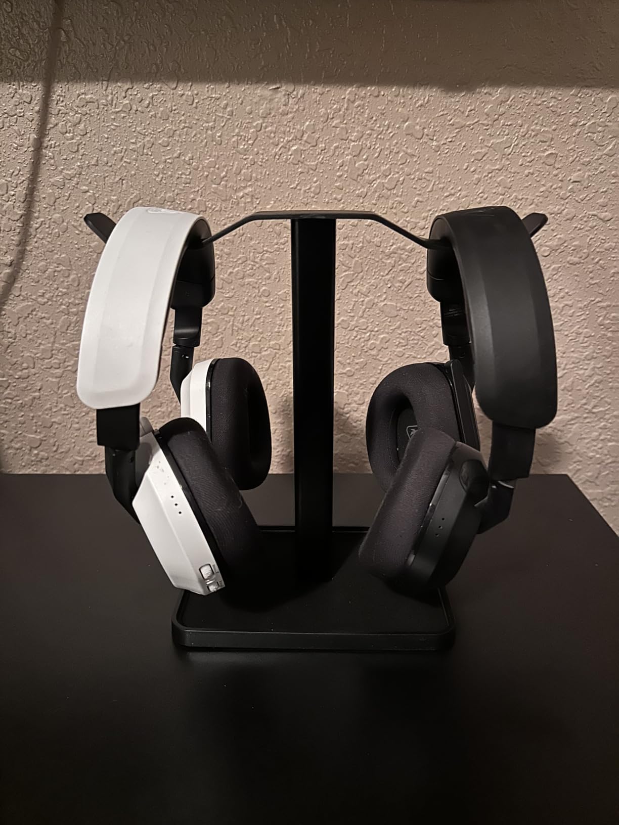 Avantree Neetto HS908 - Dual Headphones Stand for Desk, Aluminum Alloy & Metal Gaming Headsets Holder Hanger customer photo 2
