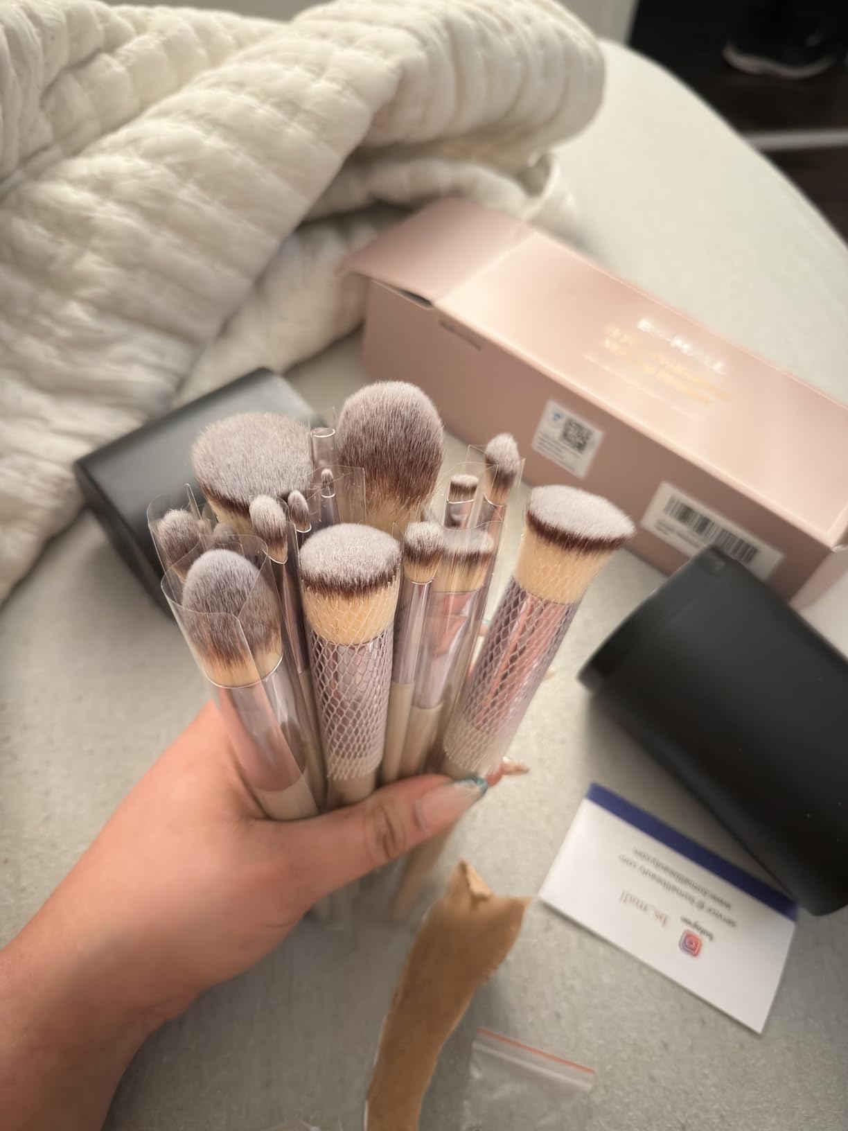 BS-MALL Makeup Brush Set 18 Pcs Premium Synthetic Foundation Powder Concealers Eye shadows Blush Makeup Brushes with black case customer photo 1