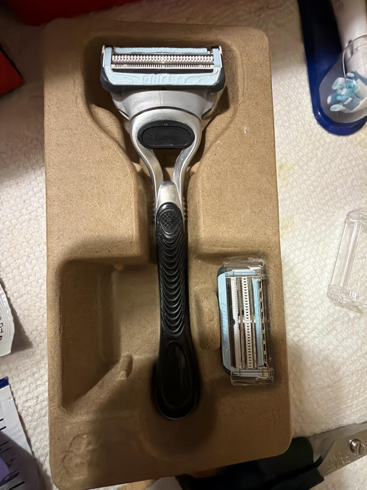 Gillette SkinGuard Razors, 1 Gillette Razor, 4 Razor Blade Refills, Designed for Men with Skin Irritation, Razor Bumps, and Sensitive Skin customer photo 1