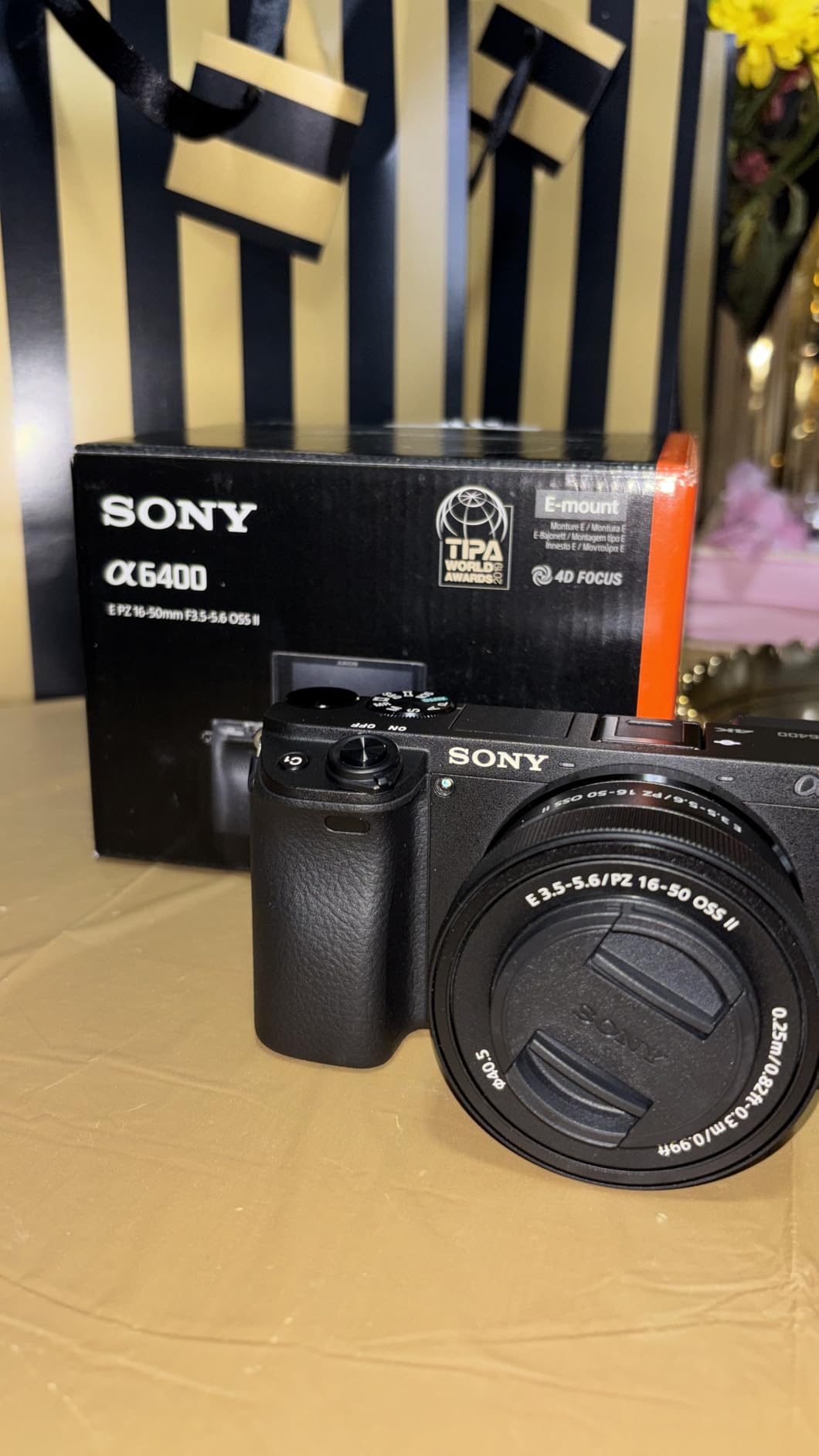 Alpha a6400 Mirrorless Camera: Compact APS-C Interchangeable Lens Digital Camera with Real-Time Eye Auto Focus, 4K Video, Flip Screen & 16-50mm Lens - E Mount Compatible - ILCE-6400L/B, Black customer photo 1