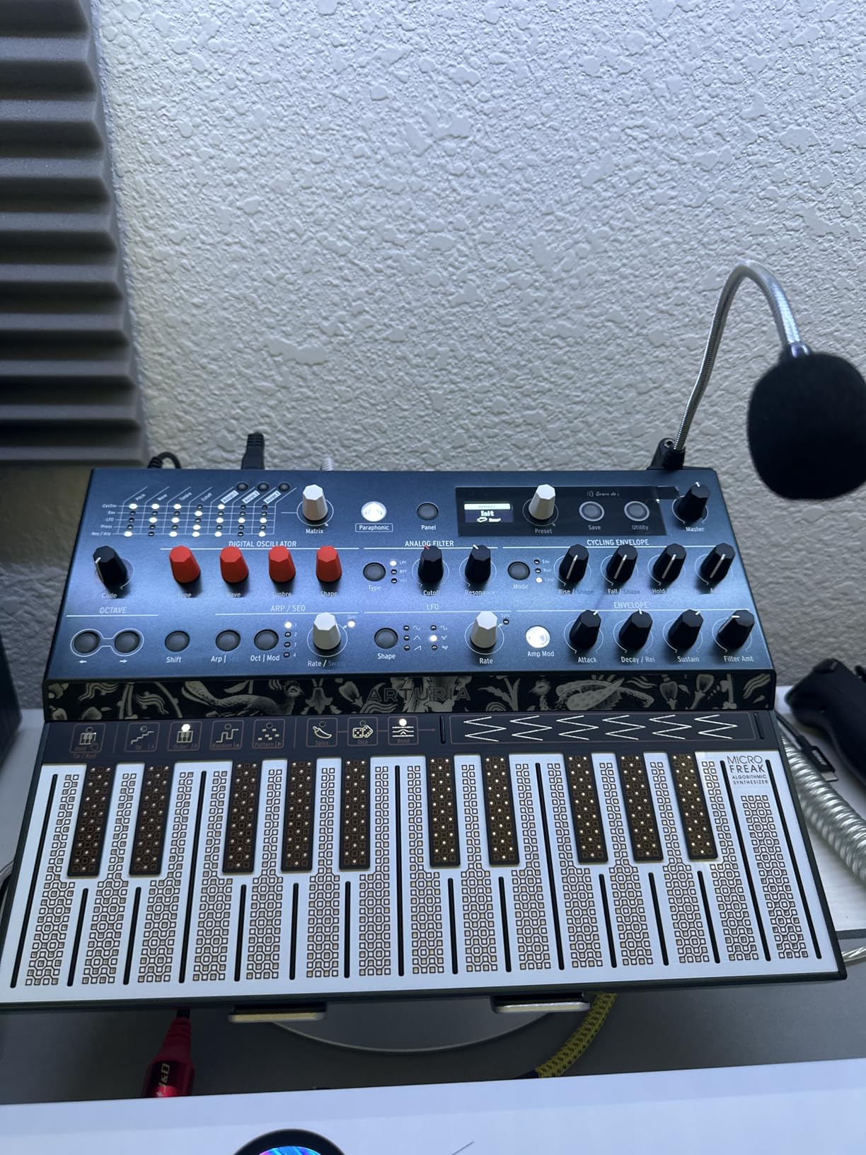 Arturia MicroFreak Synthesizer Keyboard - 25-Key Hybrid Synth with PCB Keyboard, Wavetable & Digital Oscillators, Analog Filters customer photo 1