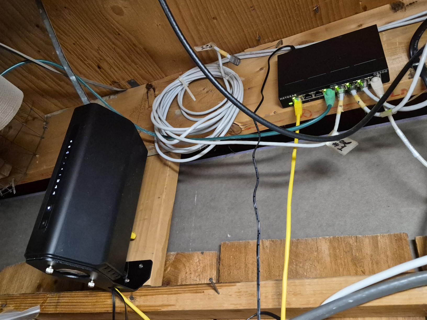NETGEAR 8-Port Gigabit Ethernet Unmanaged Switch - GS308, Home Network Hub, Silent Operation customer photo 2