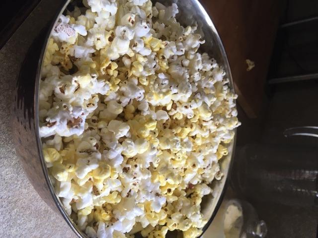 Cook N Home Stovetop Popcorn Popper with Crank, 6-Quart Aluminum Popcorn Pot, Silver customer photo 1