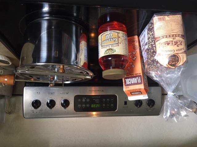 Cook N Home Stovetop Popcorn Popper with Crank, 6-Quart Aluminum Popcorn Pot, Silver customer photo 2