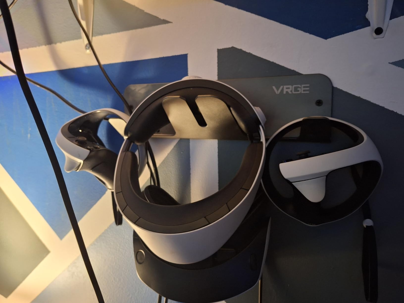VRGE VR Wall Mount Storage Stand Hook - for Meta/Oculus Quest 3/2 - Rift-S - HTC Vive Pro - PS5 VR2 - Valve Index and Mixed Reality Headsets customer photo 1