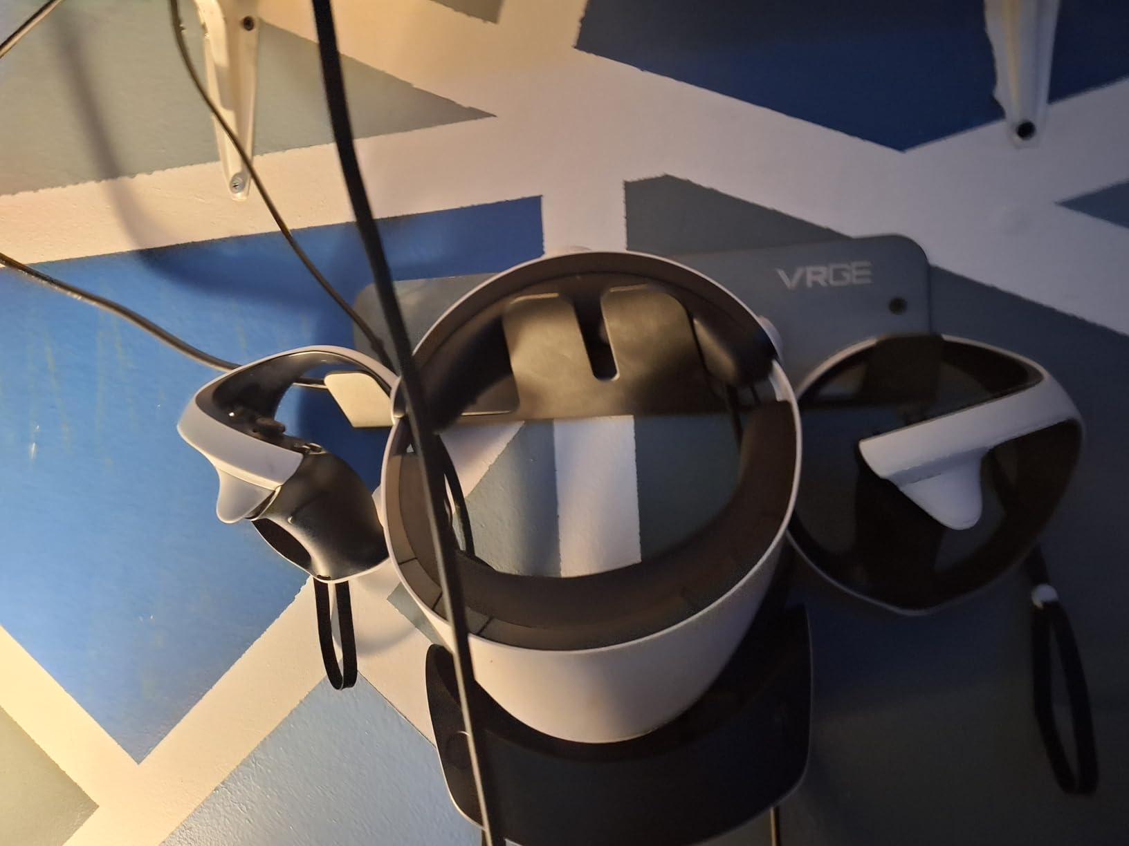 VRGE VR Wall Mount Storage Stand Hook - for Meta/Oculus Quest 3/2 - Rift-S - HTC Vive Pro - PS5 VR2 - Valve Index and Mixed Reality Headsets customer photo 2