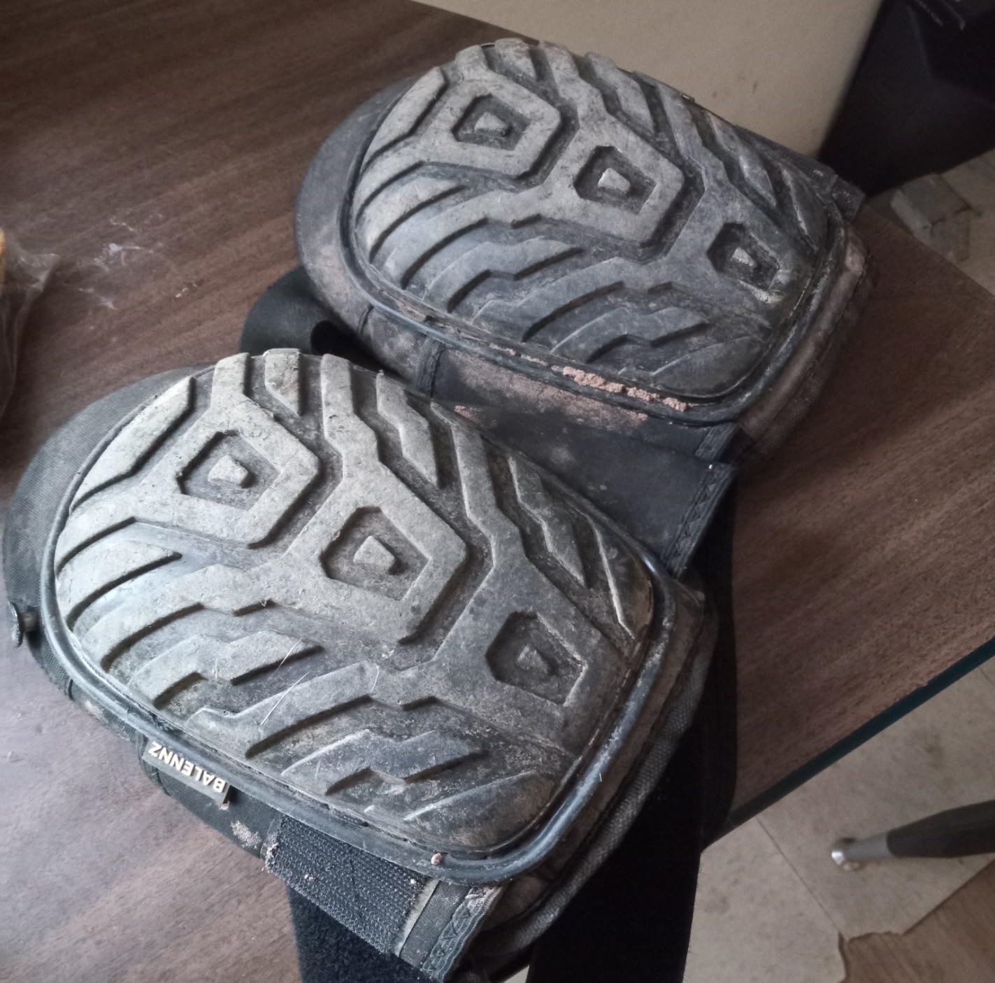BALENNZ Professional Knee Pads for Work - Heavy Duty Foam Padding Gel Construction Knee Pads with Strong Double Straps - Comfortable Knee Protection for Indoor and Outdoor Use (Knee High) customer photo 2