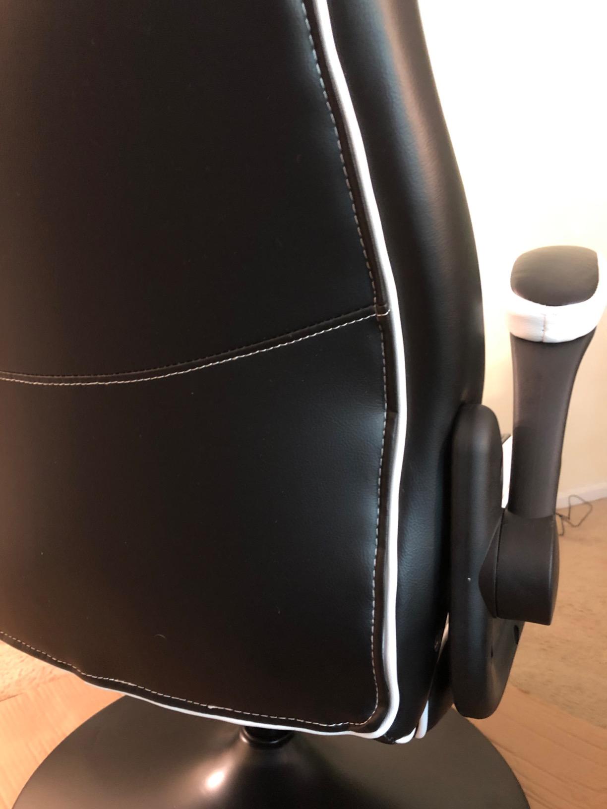 RESPAWN 800 Swivel Rocker Gaming Chair - Ergonomic Floor Gaming Seat with Lumbar Support, Flip Up Armrest, High Back, Pedestal Base, Comfortable No Wheels Console Video Game Rocker Chair - Black customer photo 1