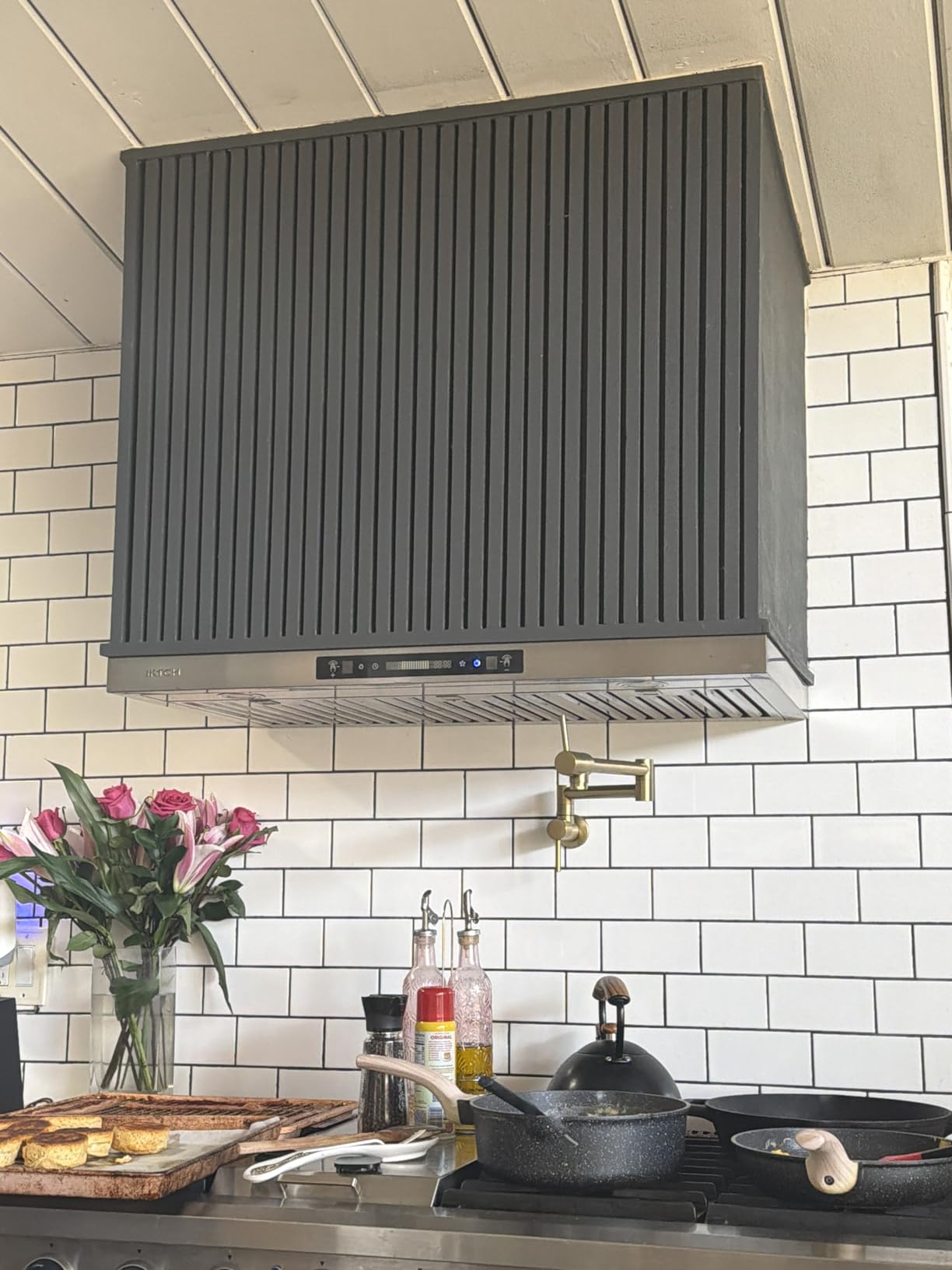 IKTCH 30-inch Wall Mount Range Hood 900 CFM Ducted/Ductless Convertible, Kitchen Chimney Vent Stainless Steel with Gesture Sensing & Touch Control Switch Panel, 2 Pcs Adjustable Lights(IKP02-30'') customer photo 2