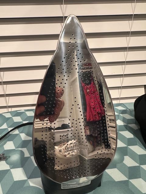 Rowenta Access Steam Iron, Clothes Iron with Steamer, Vertical Steaming, Maximum Steam Distribution, Anti-Drip Protection, Red customer photo 2