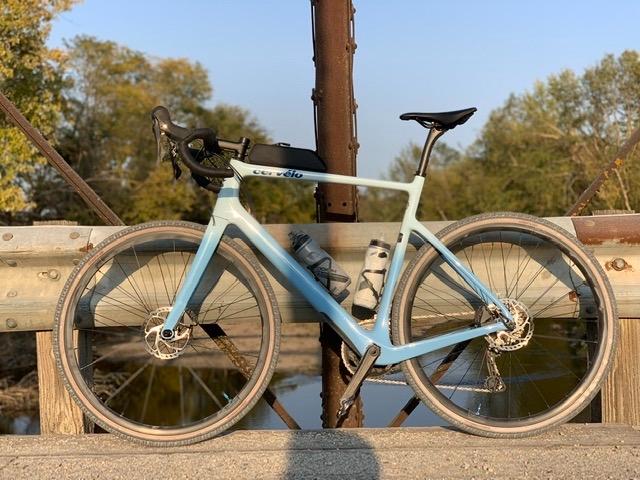 WTB Venture Gravel Bike Tire (700 x 40) Tubeless Folding - Light & Fast Rolling - Gravel & Bikepacking (Black/Tan) customer photo 1