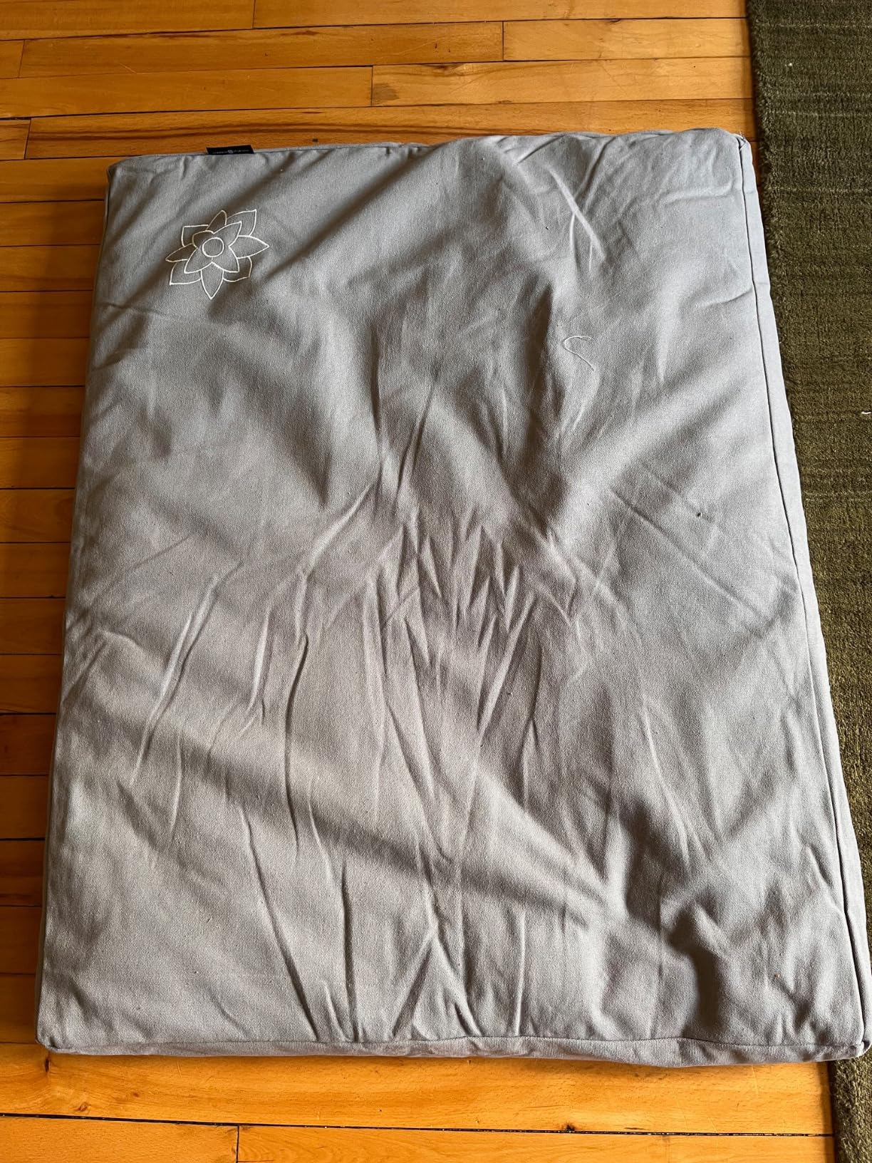 Mindful & Modern Zabuton Meditation Mat - Cotton Filled Yoga and Meditation Pad - Zabuton Meditation Cushion for Kneeling and Sitting Support customer photo 1
