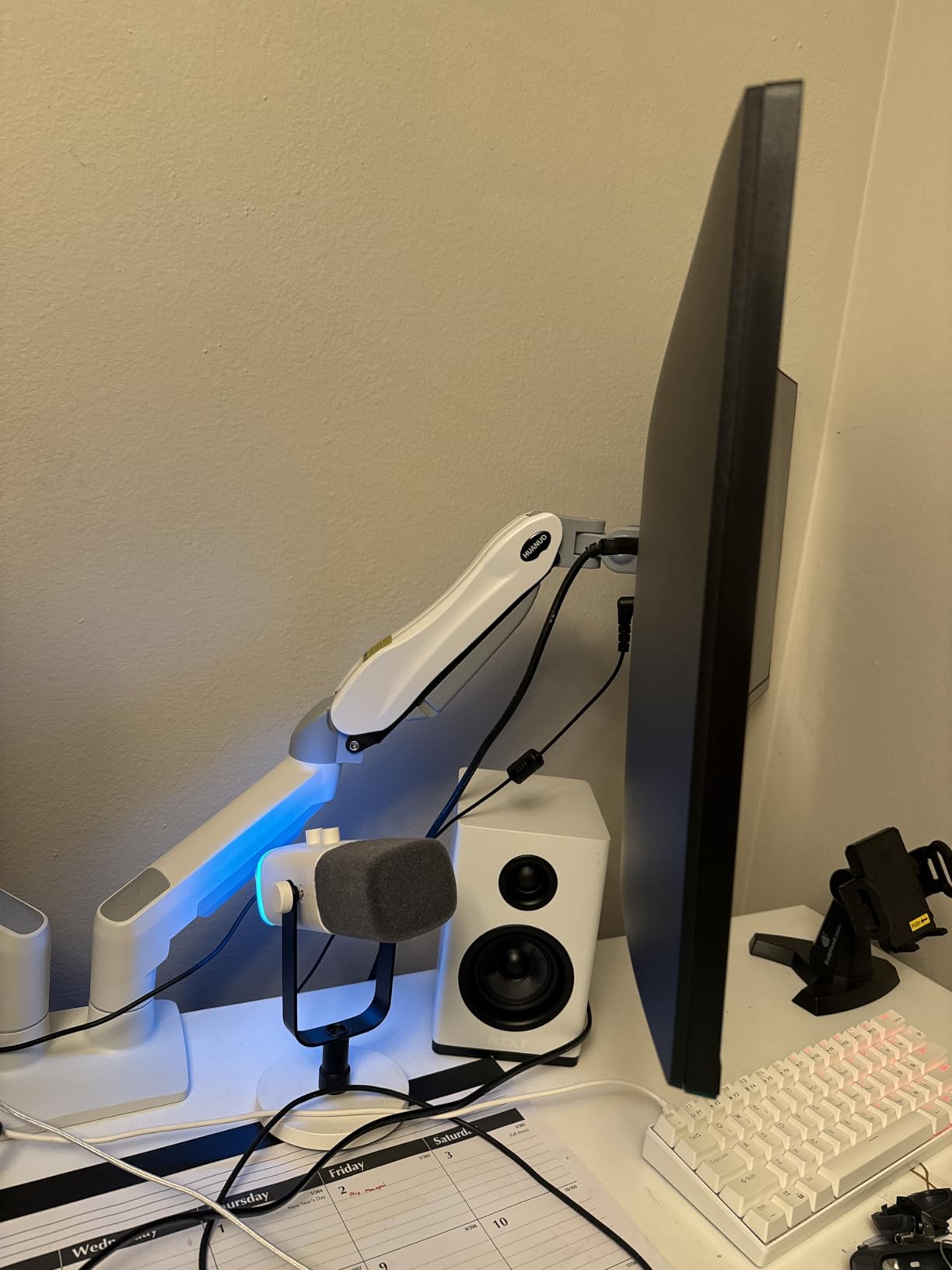 HUANUO FlowLift Dual Monitor Stand, Fully Adjustable Gaming Monitor Desk Mount for 13-32 Inch Screens customer photo 2
