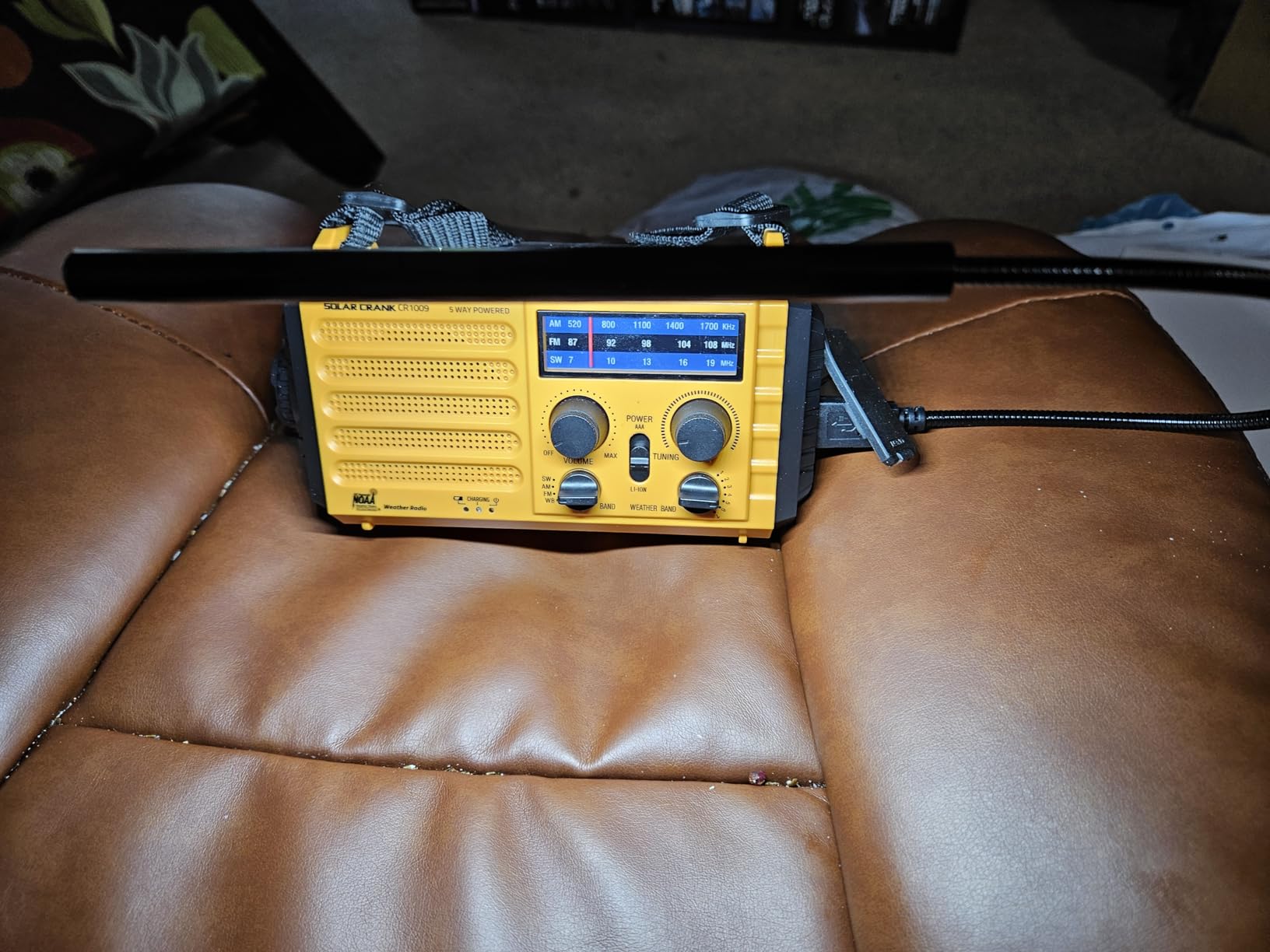 Eoxsmile Emergency Radio with NOAA Weather Alert, 5000mAh Solar Hand Crank Portable AM/FM Shortwave Radio, Rechargeable Battery Powered, USB Charger, Flashlight, SOS Alarm for Home Outdoor Survival customer photo 1