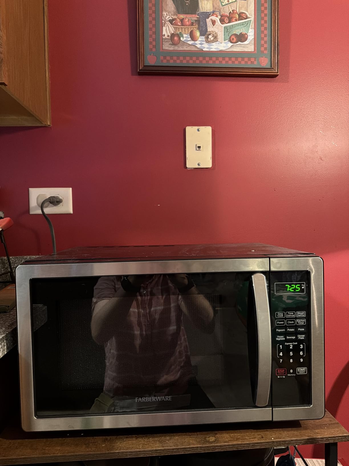 Farberware 0.7 Cu. Ft. Countertop Microwave Oven - 700 Watts Power, Auto Cook Settings, Defrost, Easy Clean and Child Safety Lock - Stainless customer photo 1