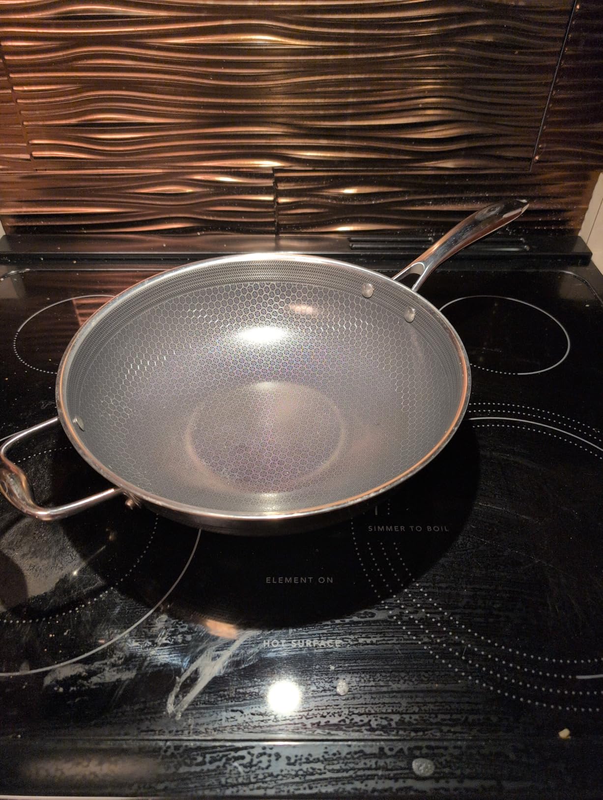 HexClad Hybrid Nonstick 12-Inch Wok, Stay-Cool Handle, Dishwasher-Friendly, Oven-Safe Up to 900°F, Induction Ready, Compatible with All Cooktops customer photo 1
