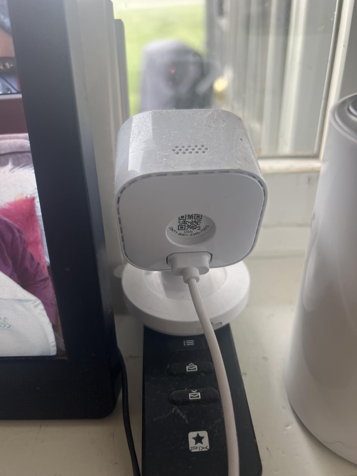 Blink Mini - Compact indoor plug-in smart security camera, 1080p HD video, night vision, motion detection, two-way audio, easy set up, Works with Alexa - 1 camera (White) customer photo 2